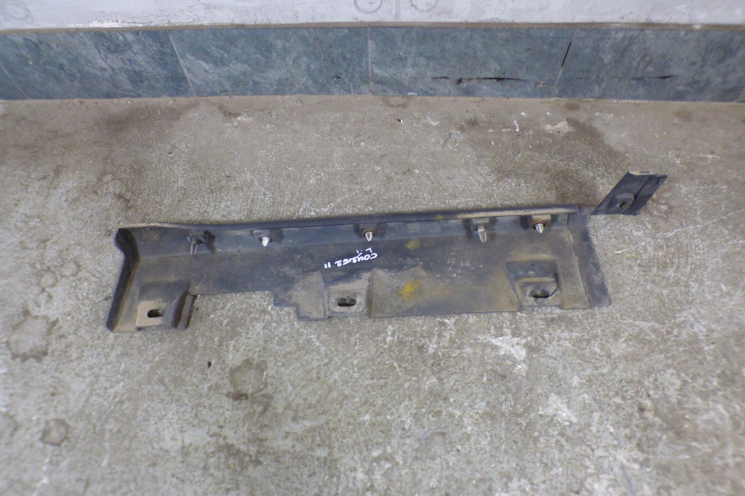 moulding threshold left right rear part ET76-101A05-BE ET76-101A04-AC COURIER II MK2