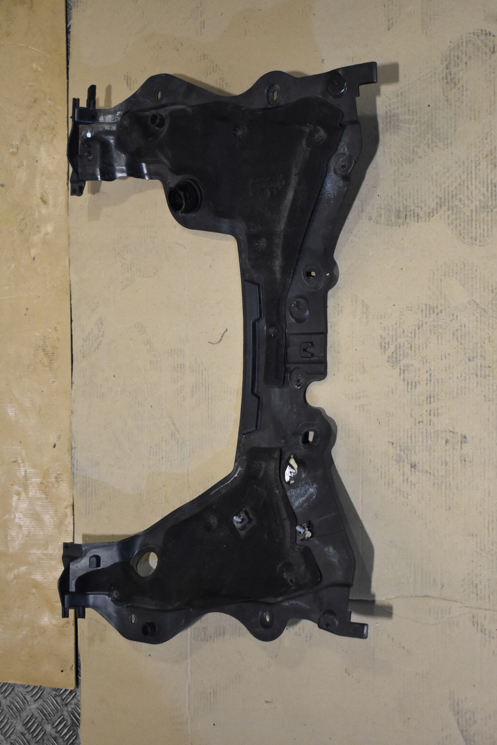IDEALNA Blende Abdeckung wärmblech MERCEDES W167 1