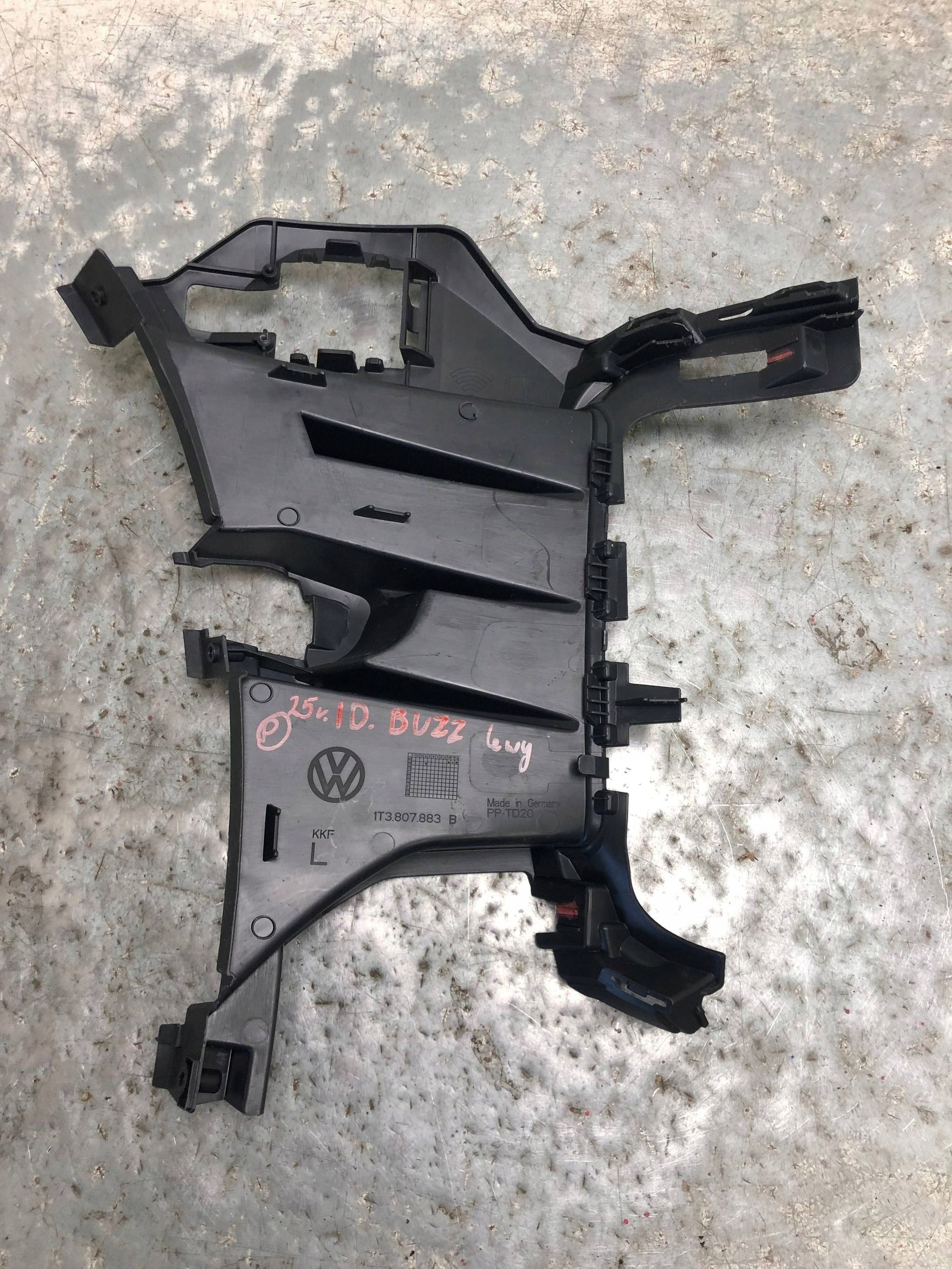 grid of a bumper left front ID BUZZ 1T3807883B
