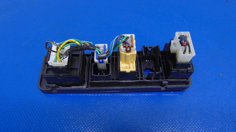 PANEL GRZENIA Sitze MITSUBISHI PAJERO III 3 99-06R