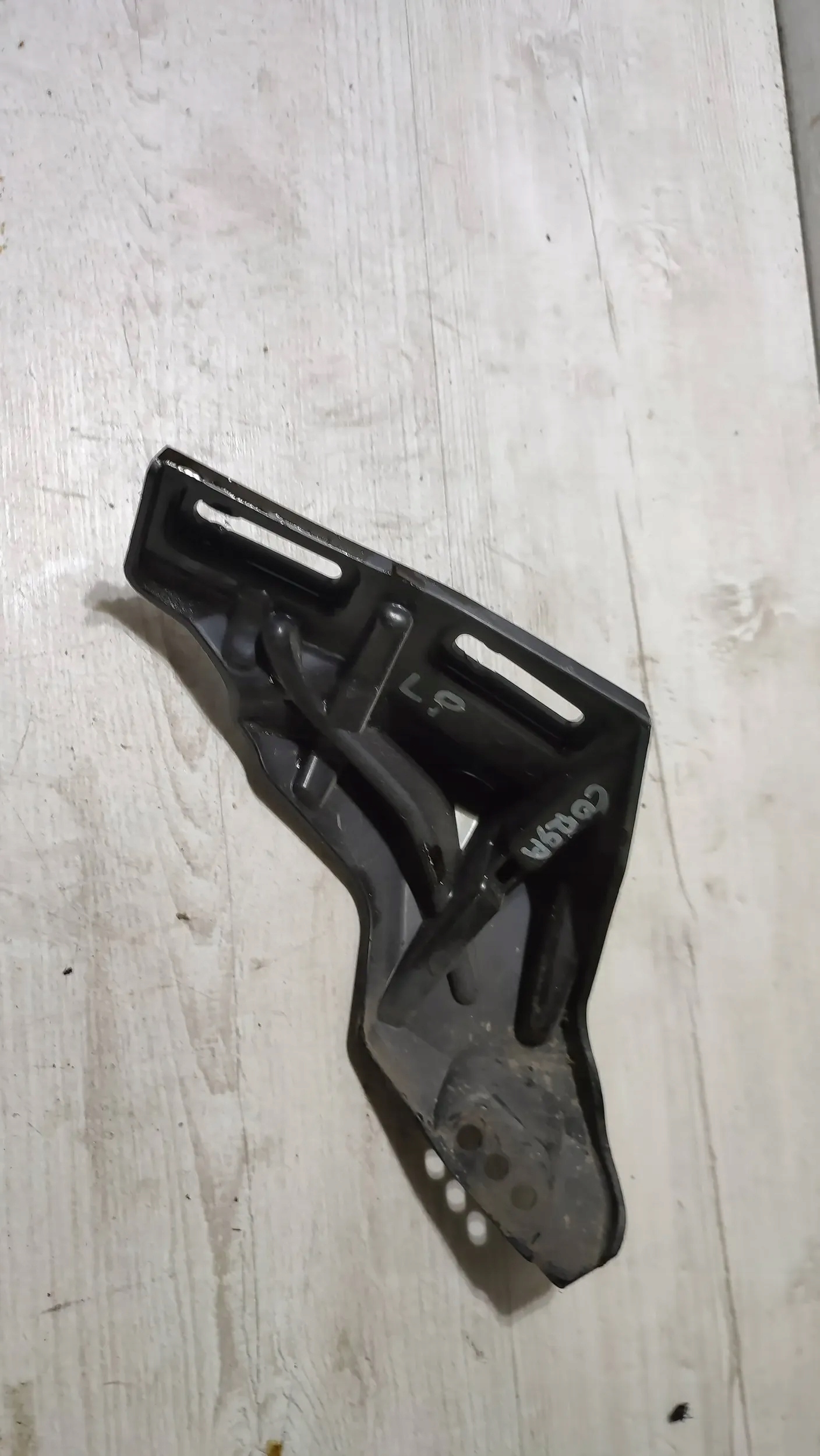Opel Corsa F 1.2 22r. front side left bracket holder