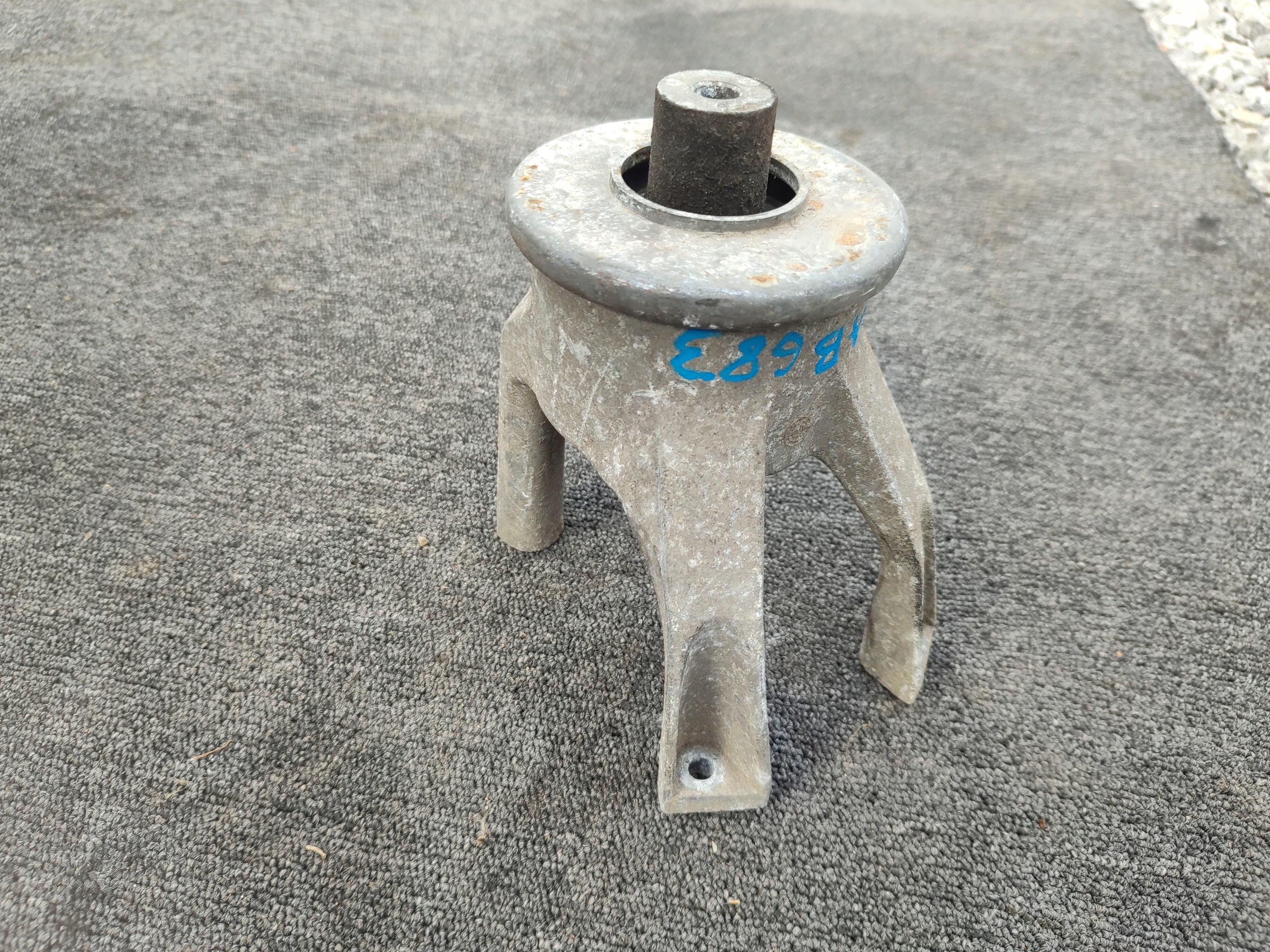 engine mount VOLKSWAGEN TRANSPORTER T5 03-15 V05440