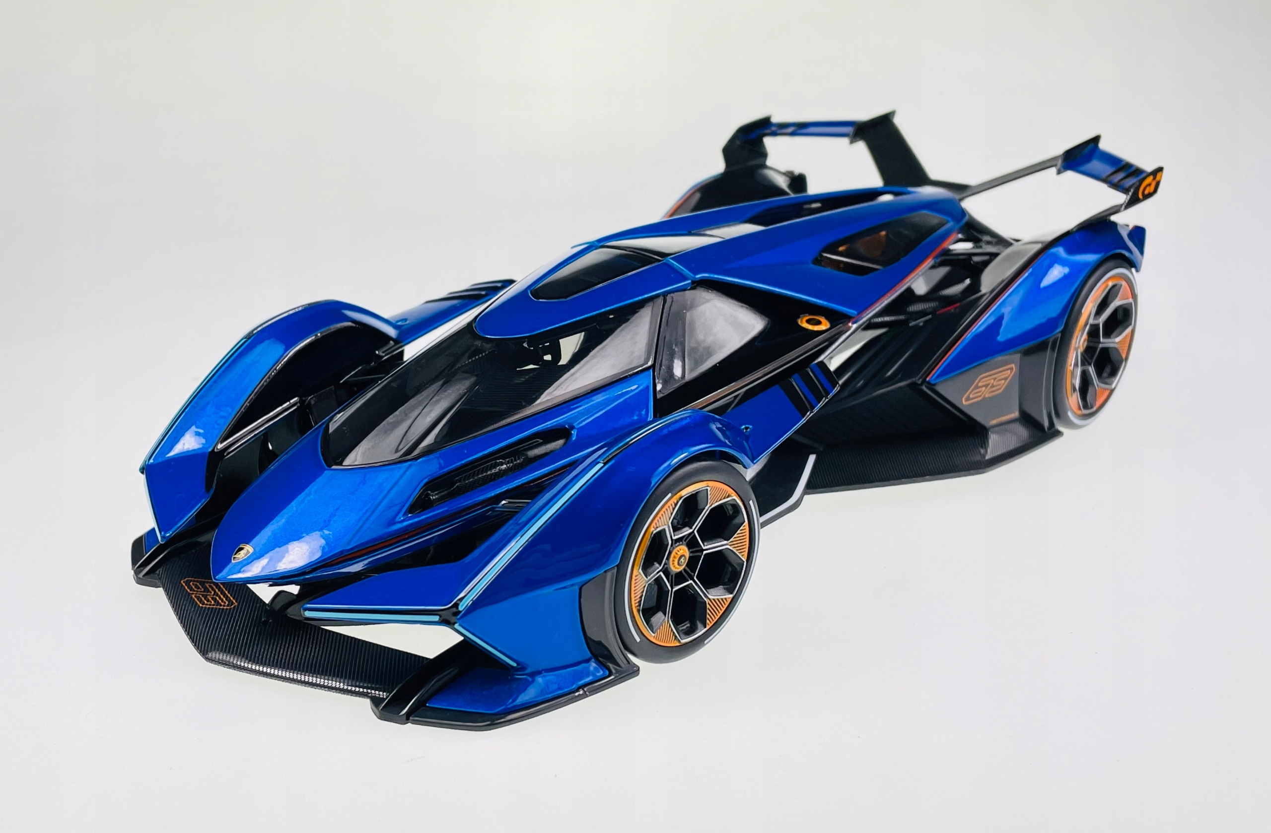MAISTO LAMBORGHINI V12 VISION GRAN TURISMO 1:18 Kod producenta 36454