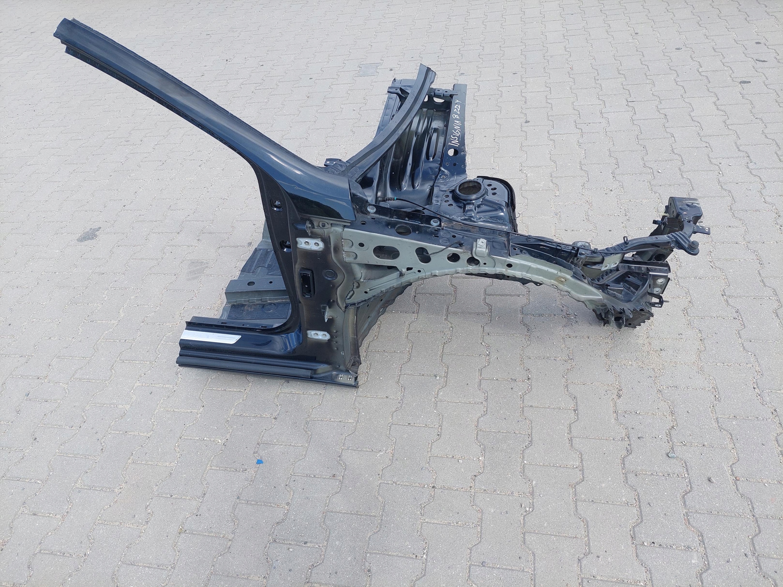 quarter front front quarter right OPEL INSIGNIA B Z22Y