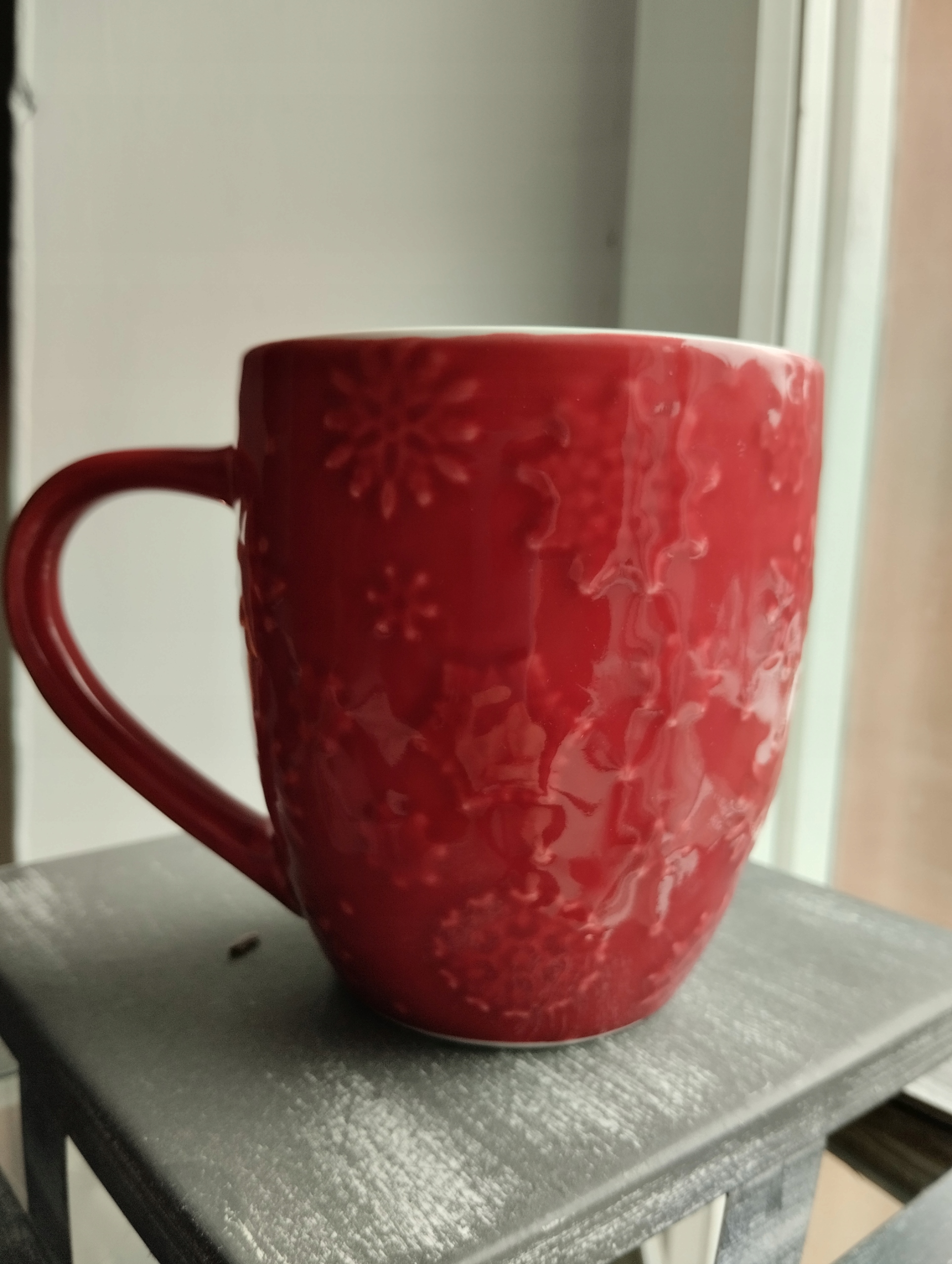 Kubek świąteczny czerwony z reniferem porcelanowy Rodzaj kubek