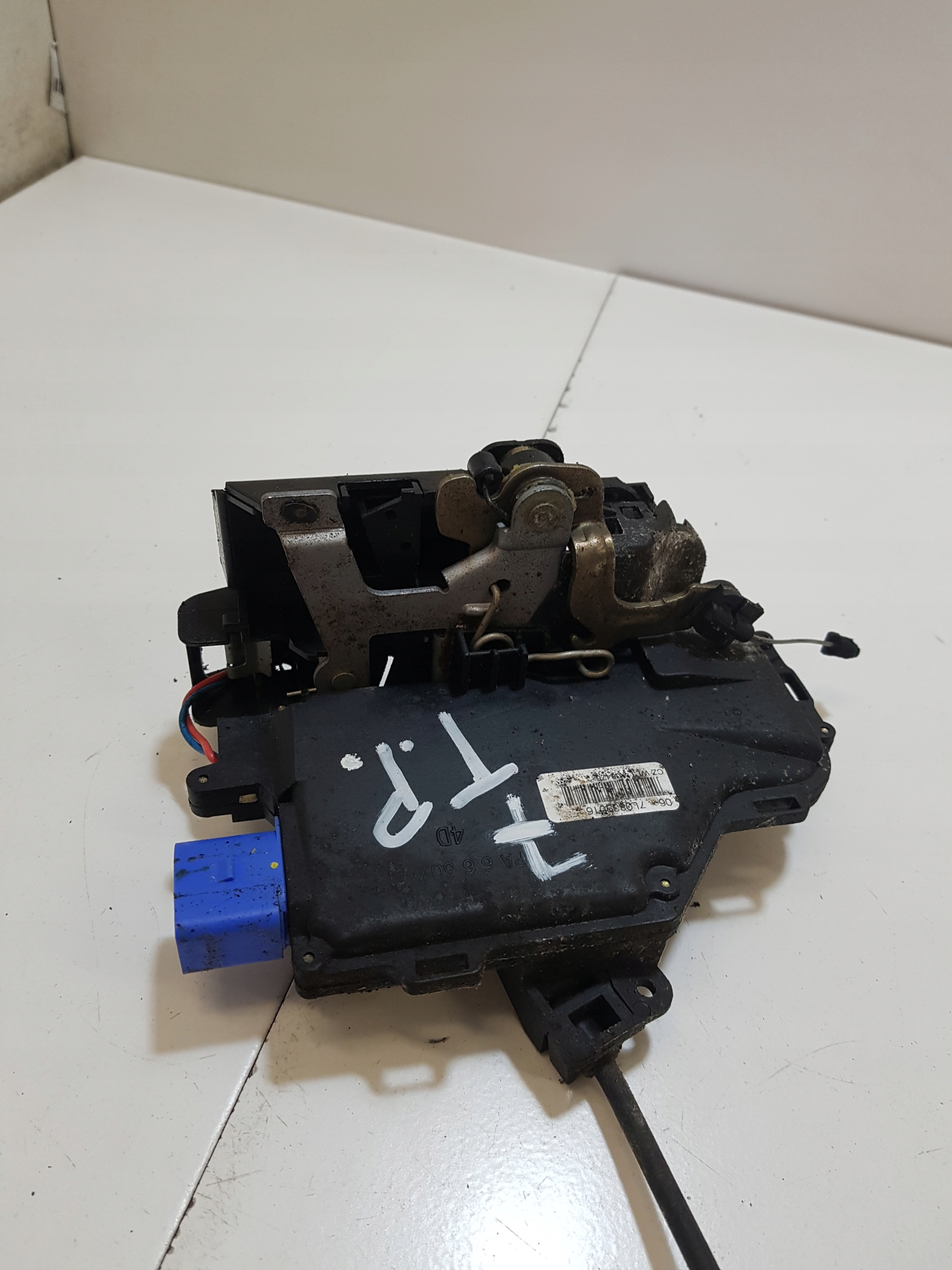 lock door right rear part rear SKODA OCTAVIA 2 7 PIN