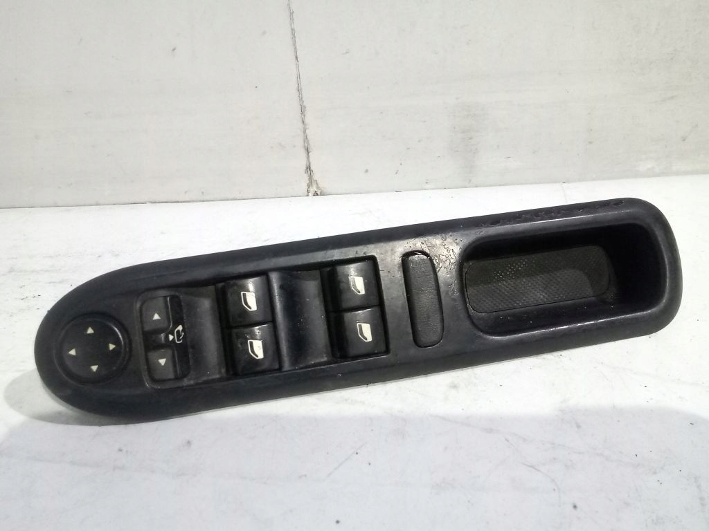 Peugeot 407 panel window control switch 96468704XT