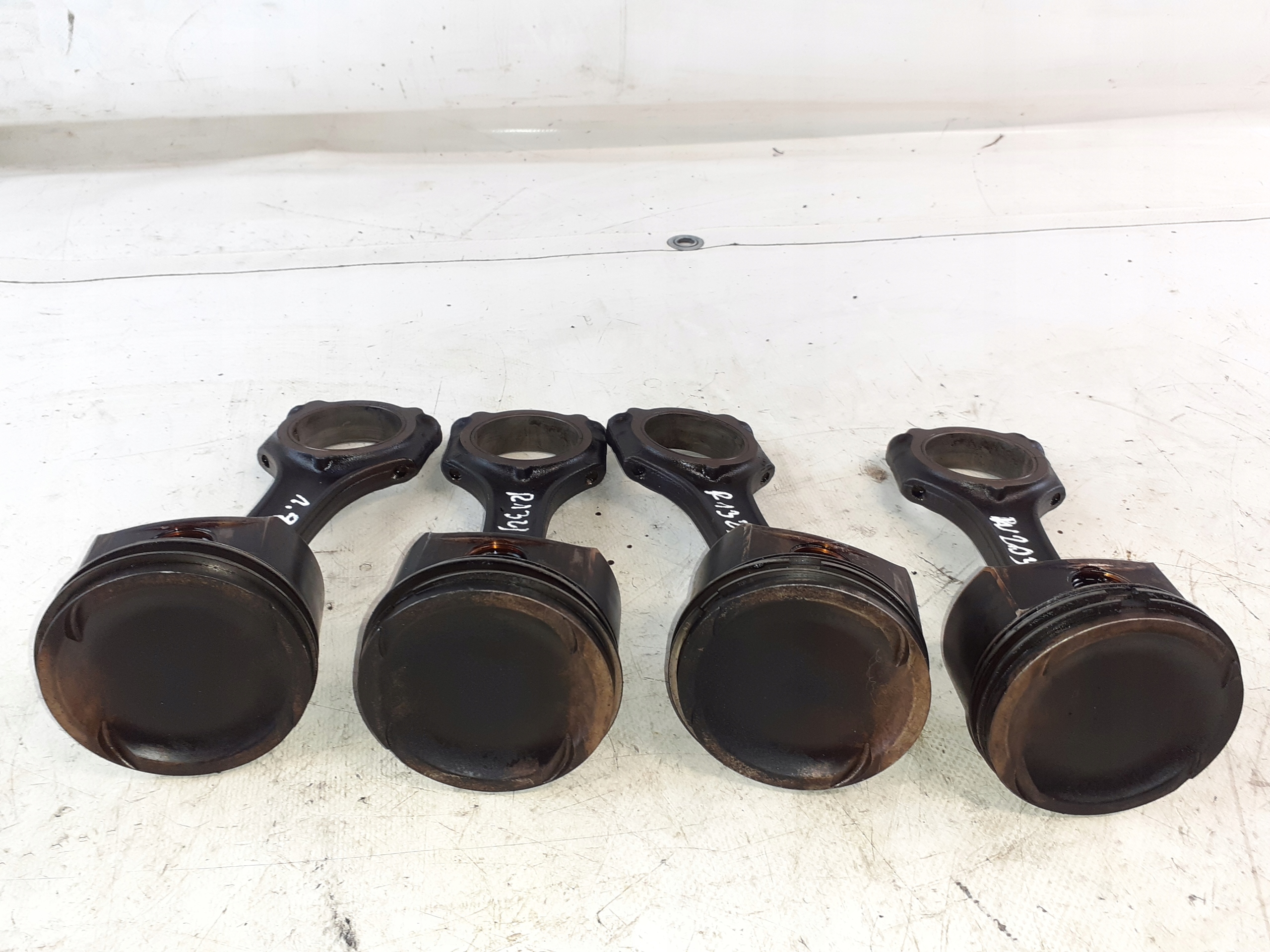 MERCEDES W203 piston connecting rod 1.8 compressor; 143 KM