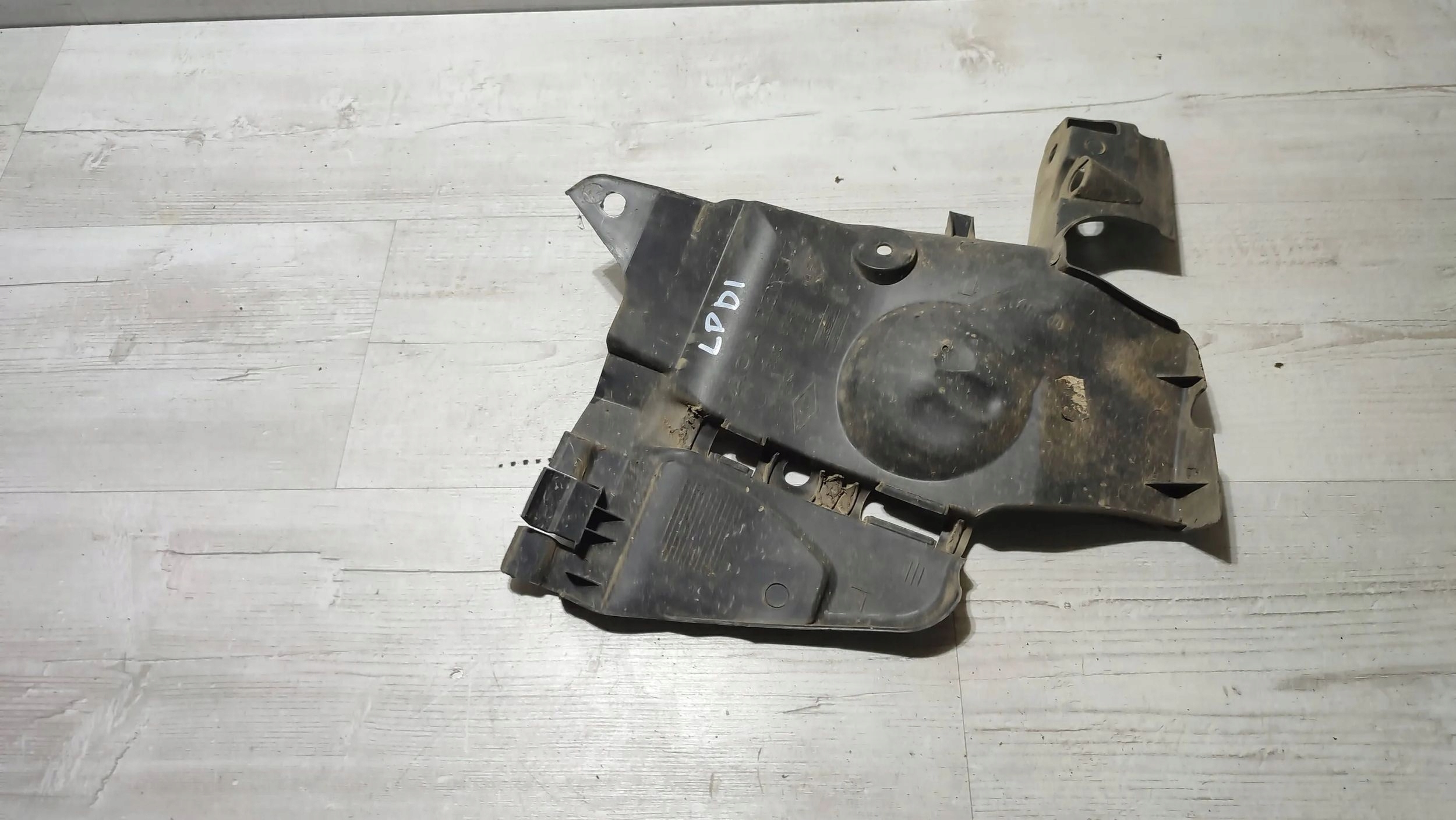 Dacia Duster and 16r 1.6b front side left cover mudguard