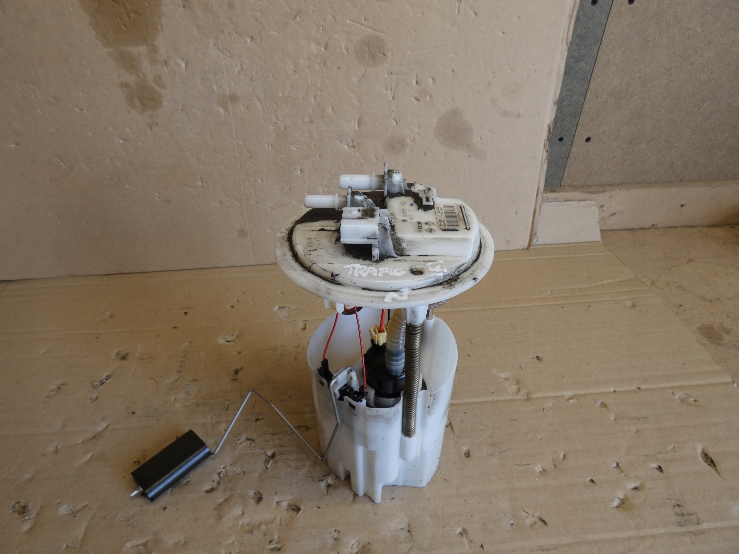 feed pump RENAULT TRAFFIC III OPEL VIVARO B 172021036R