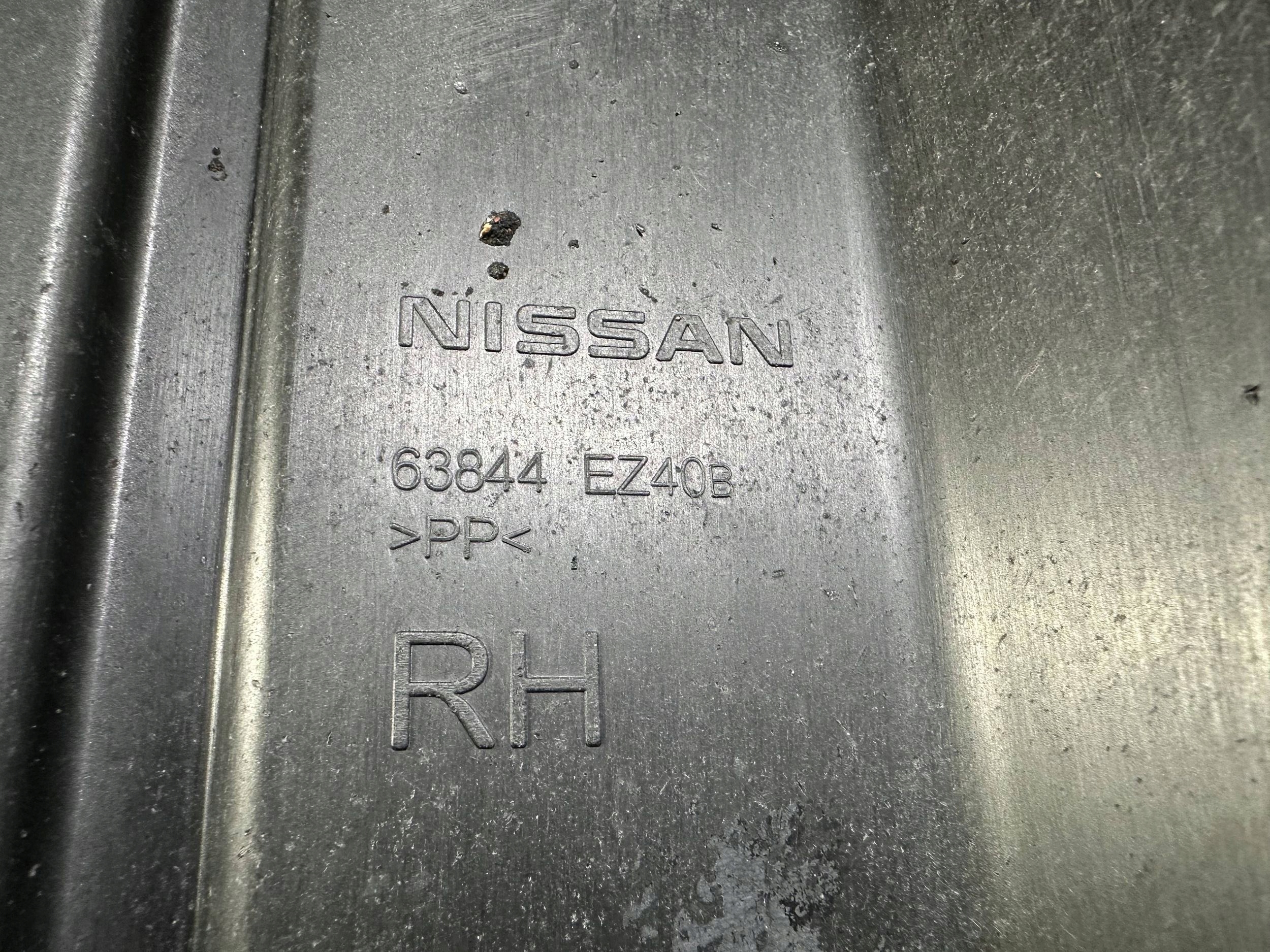 Element nadkola of a fender front front right lower Nissan Titan 2016+