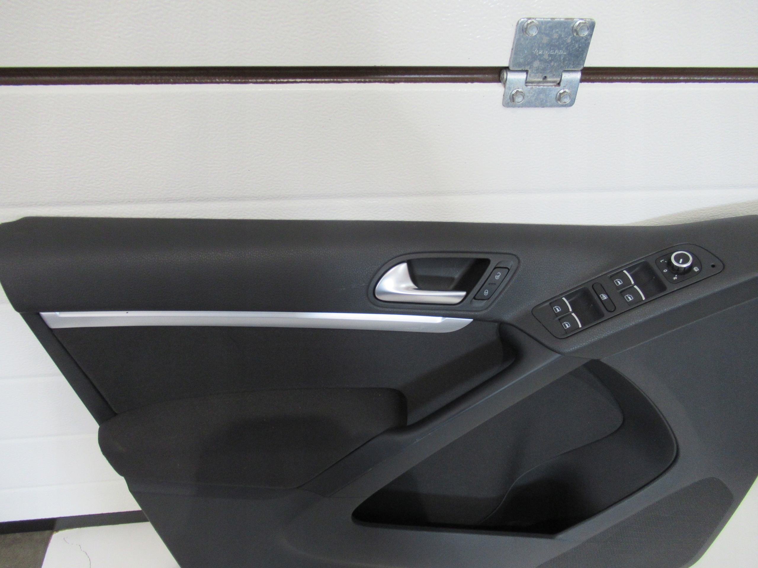 VW TIGUAN and 5N side door left front 5N0867011