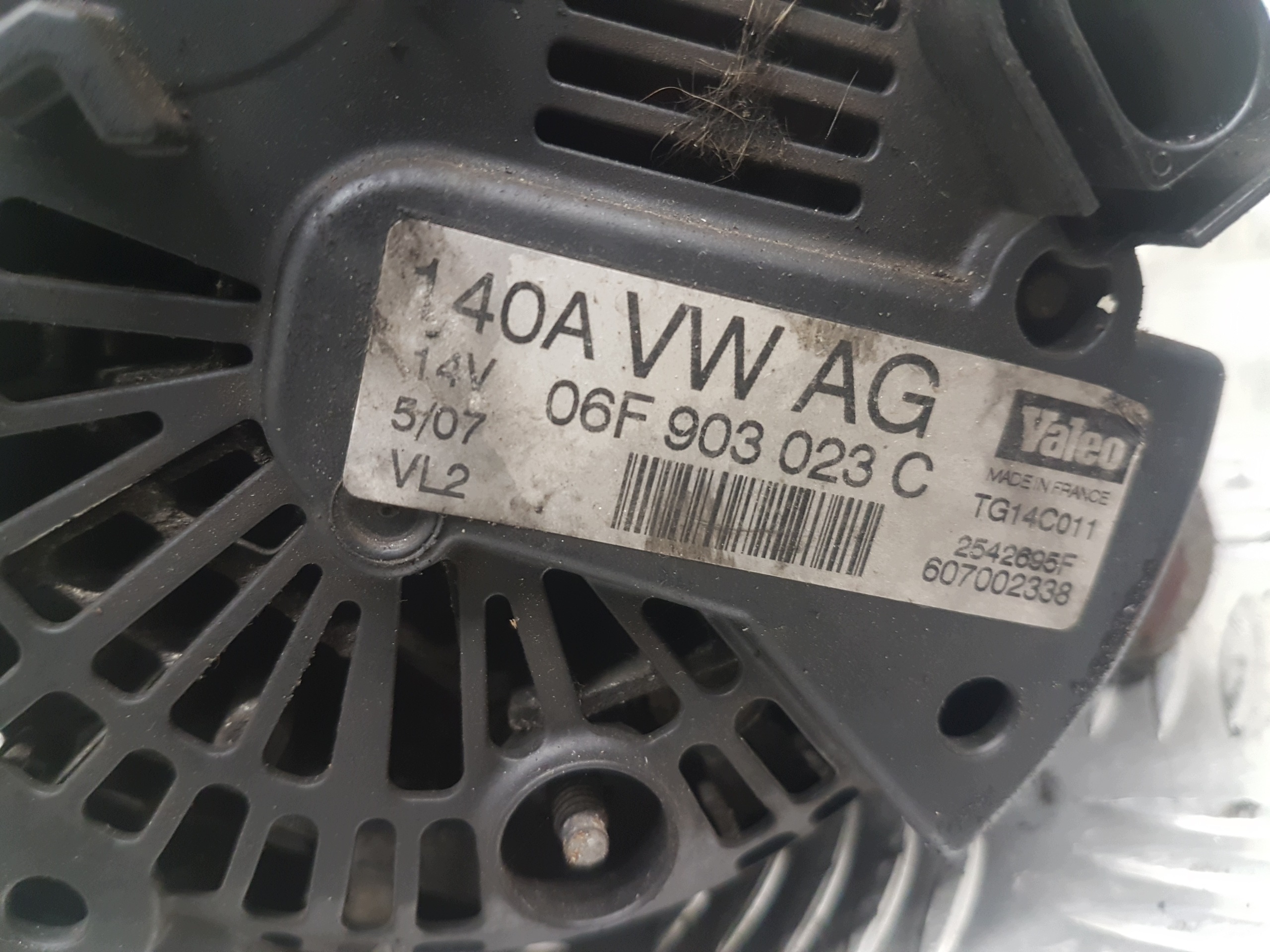 generátor VOLKSWAGEN GOLF 5 06F903023C