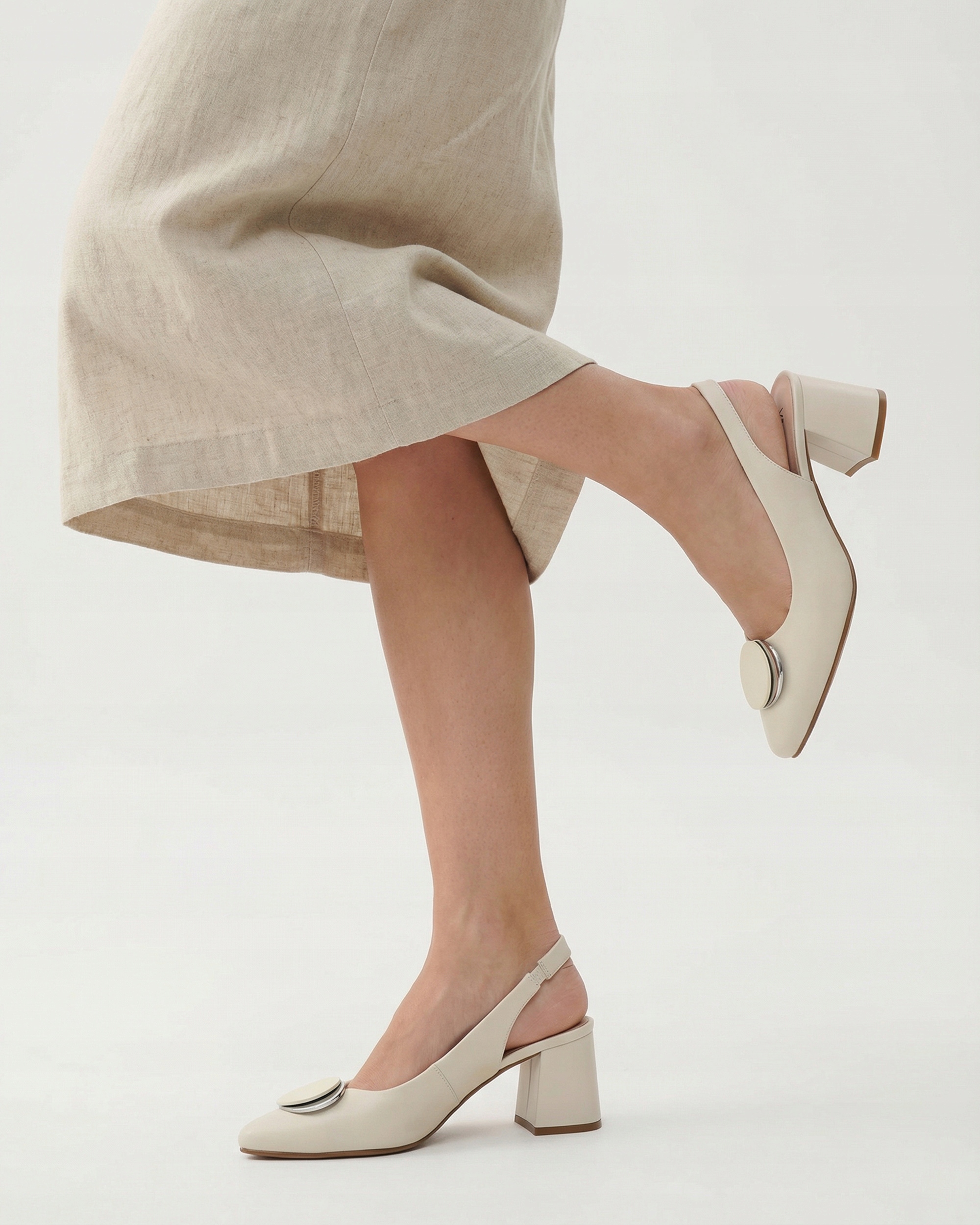 Venezia damskie beżowe czółenka skórzane z okrągłą ozdobą rozmiar 37