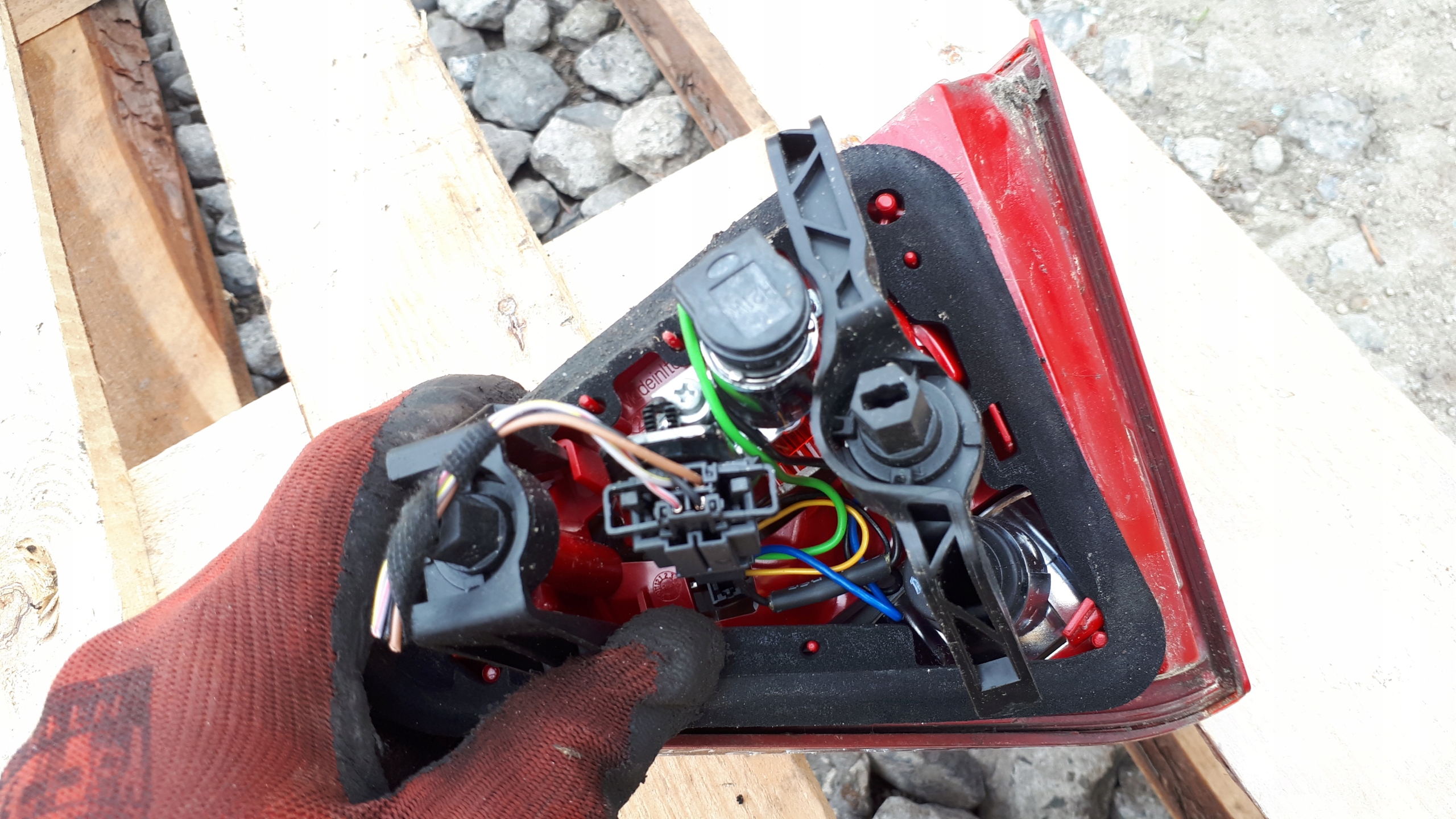 A5 8T light LED left rear part to the bonnet 8T0945093A