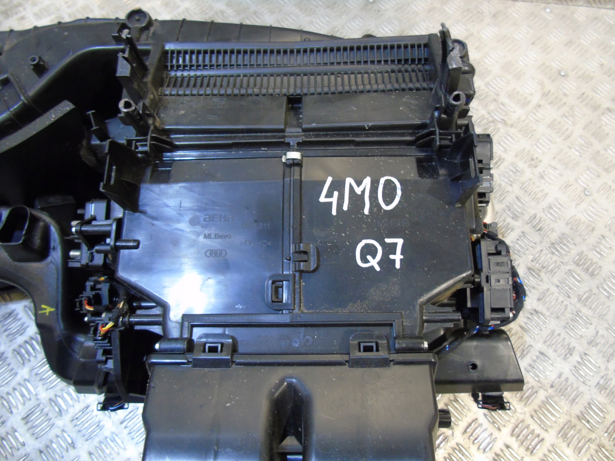IDEALNA KPL.ohřívač AUDI Q7 4M0 4M 1