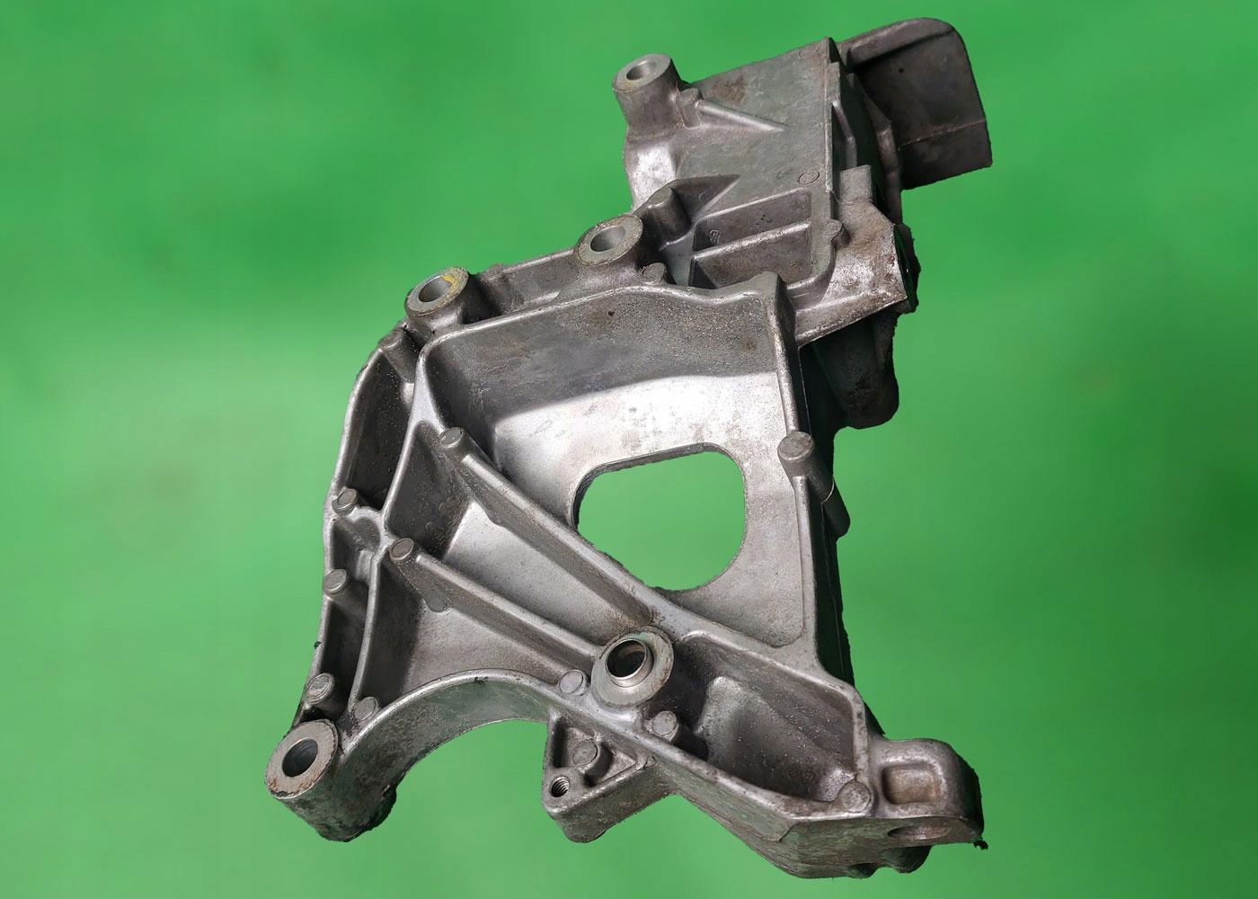 supporto alternatore FIAT FREEMONT 2.0 JTD 04627138AA