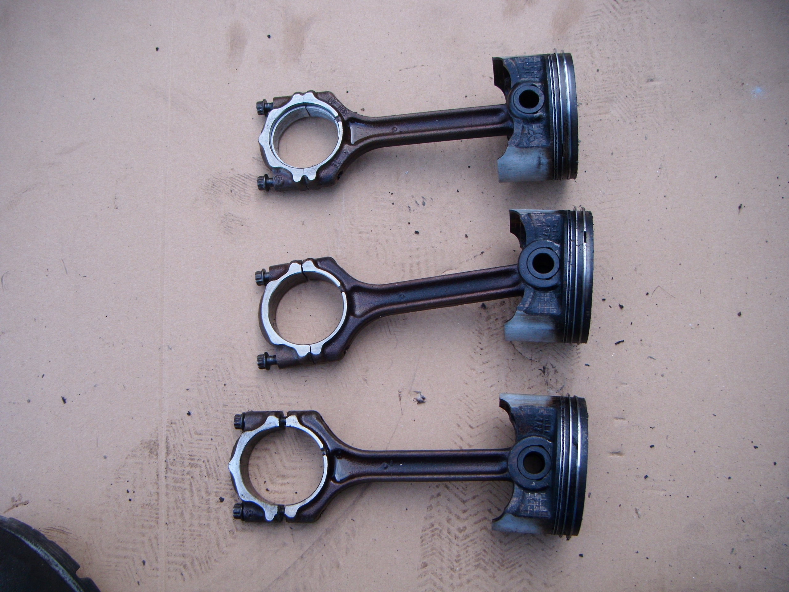 Кольт VI 6 Z30 04-12 1.1 поршень шатун