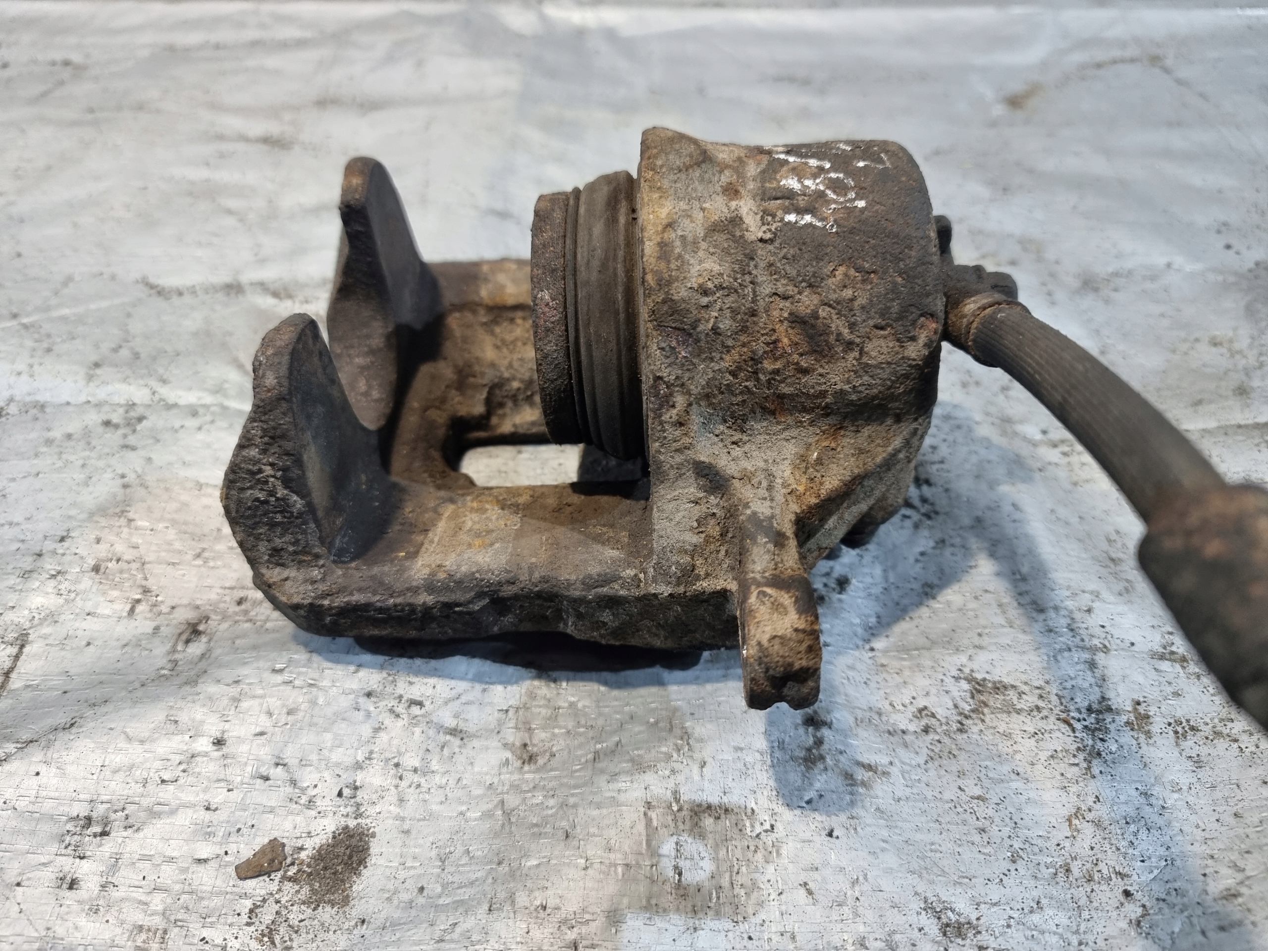 caliper brake left front HYUNDAI SONATA V 2.0 CRDi 103kW