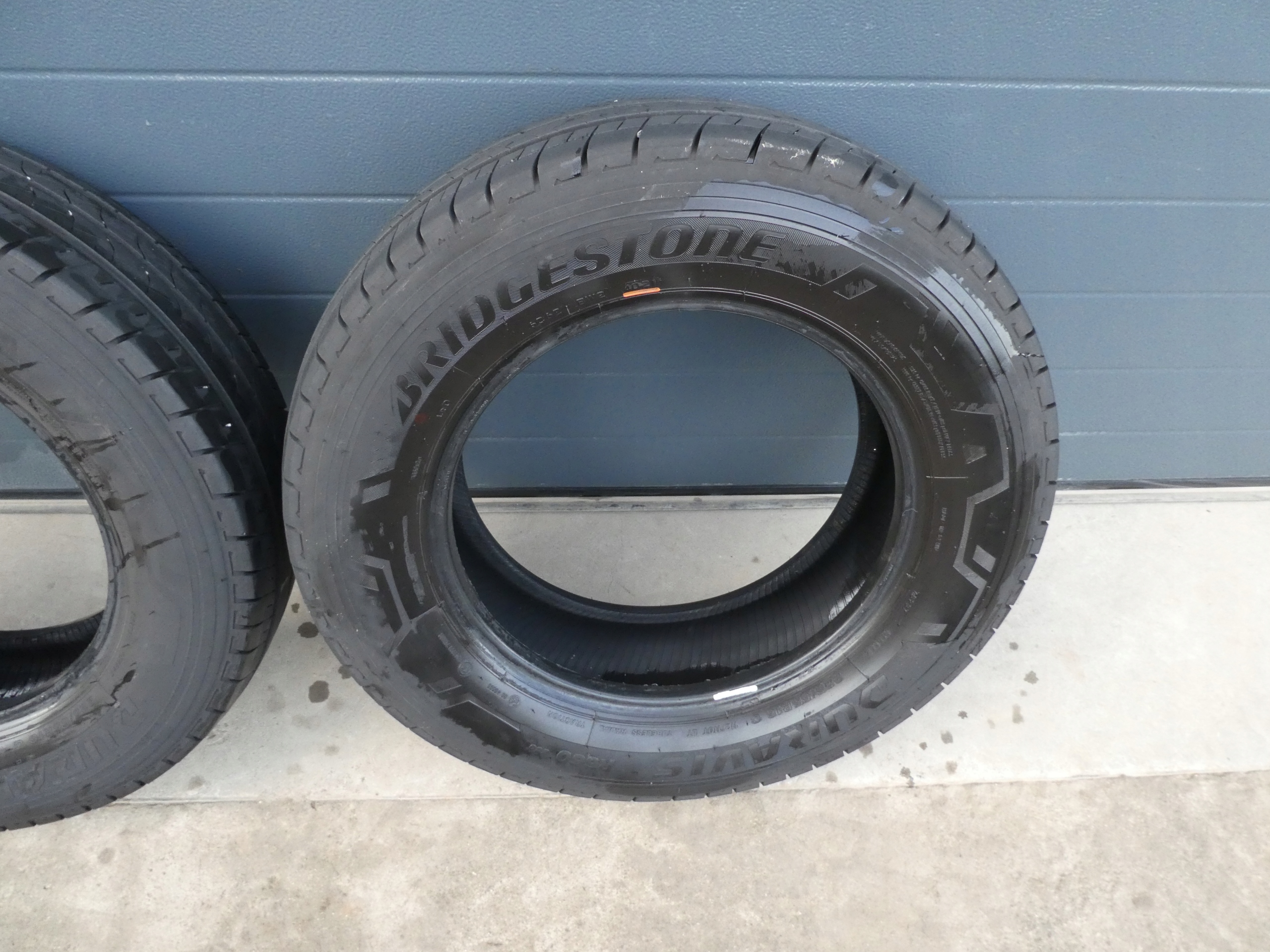 2X tyres Bridgestone 225/65/16 2021R