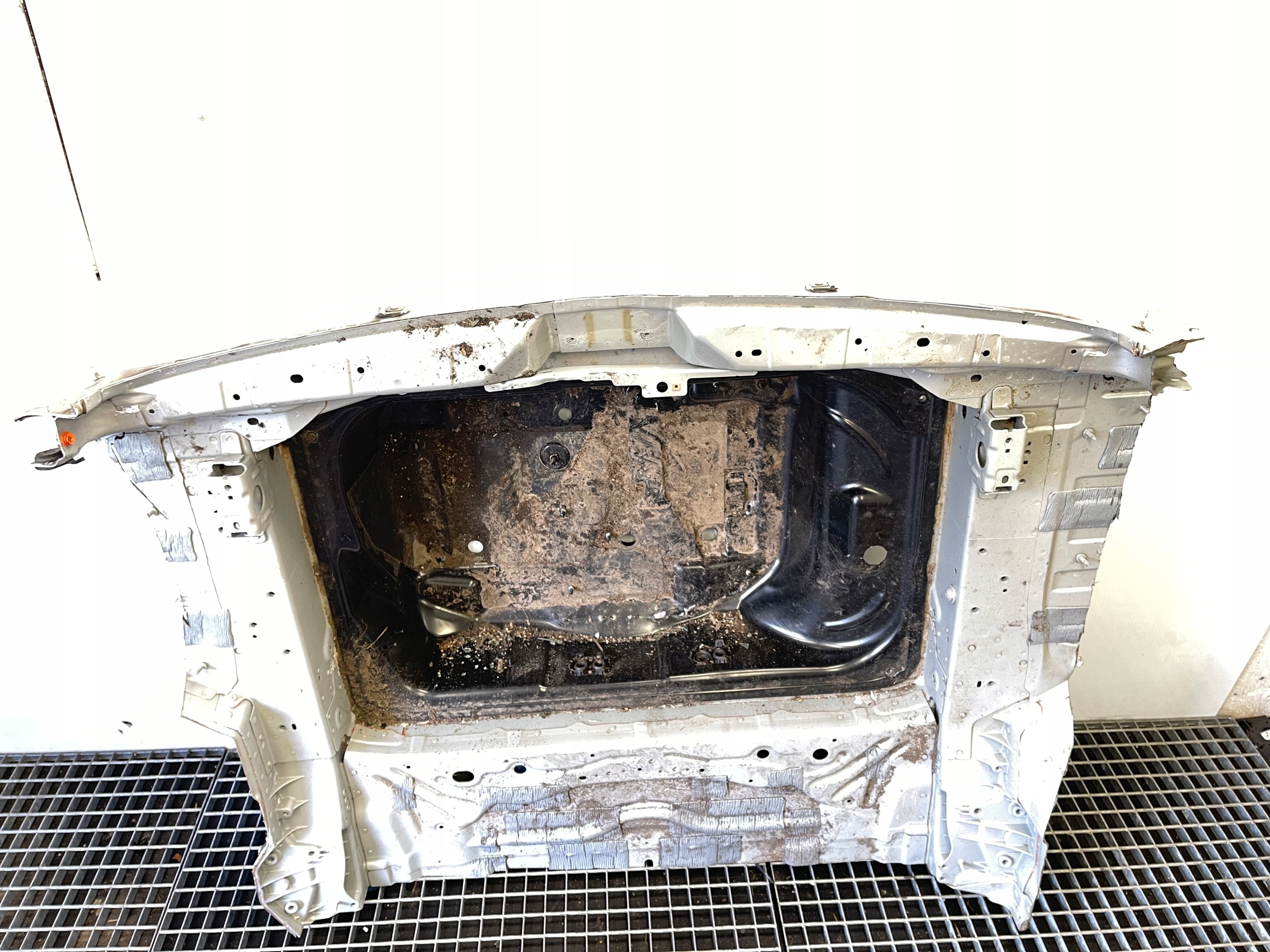 MERCEDES E-KLASA W213 KOMBI sump rear panel rear part 755