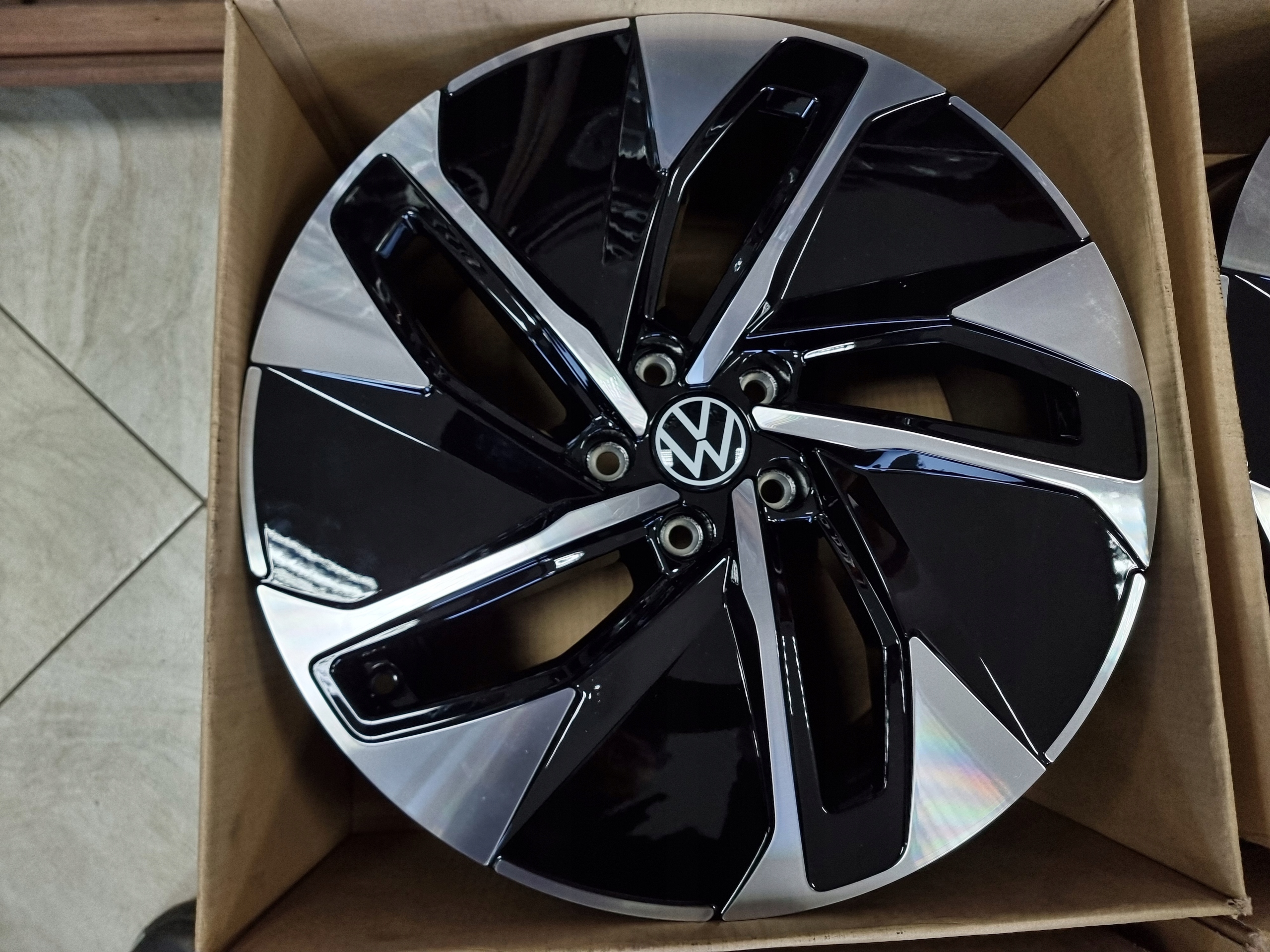 NOWE ALUFELGI 19 CALI VW GOLF 5 6 7 Passat B7 B8 CC II Taos T-Roc Beetle Model ID.4