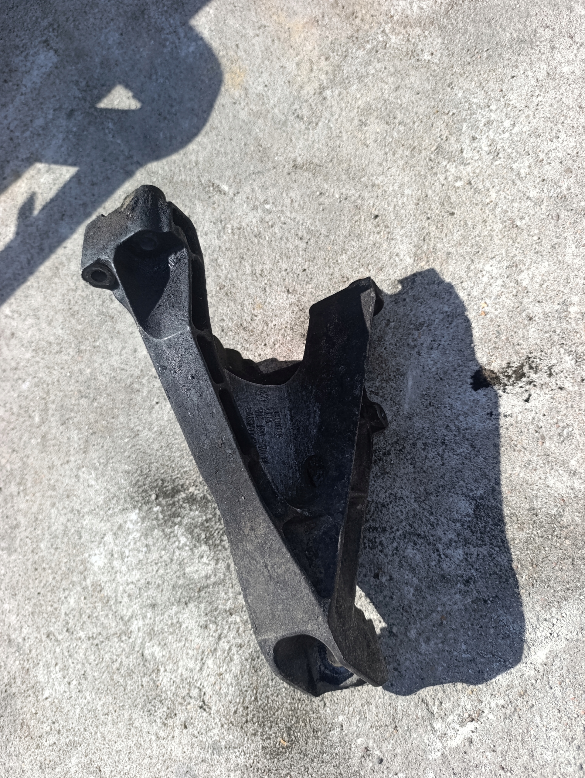 VW T5 2.5 TDI engine mount rear part BNZ 7H0199370N