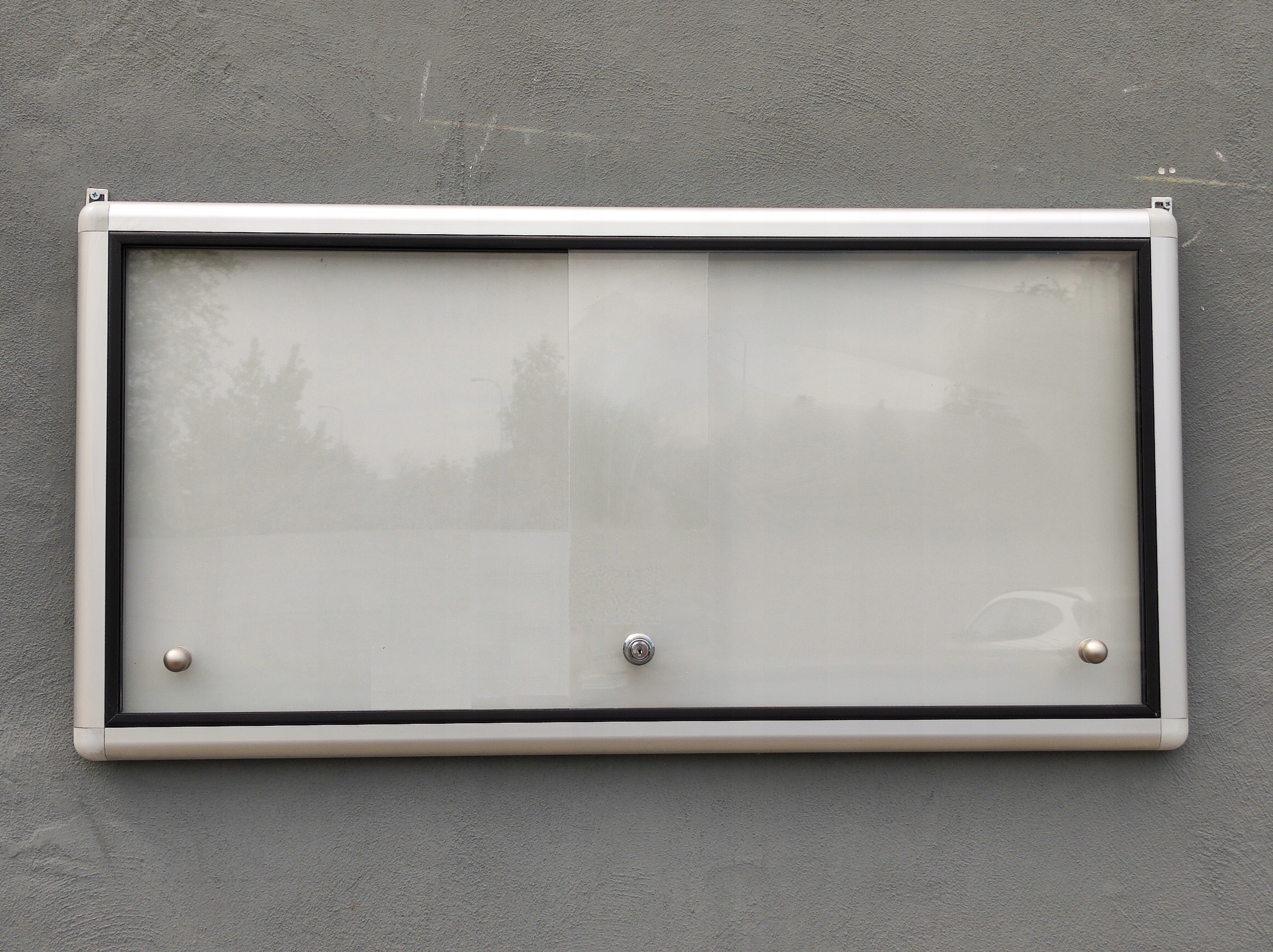 GABLOTA ALUMINIOWA INFORMACYJNA wisząca 120x80 Marka Alu Gabloty