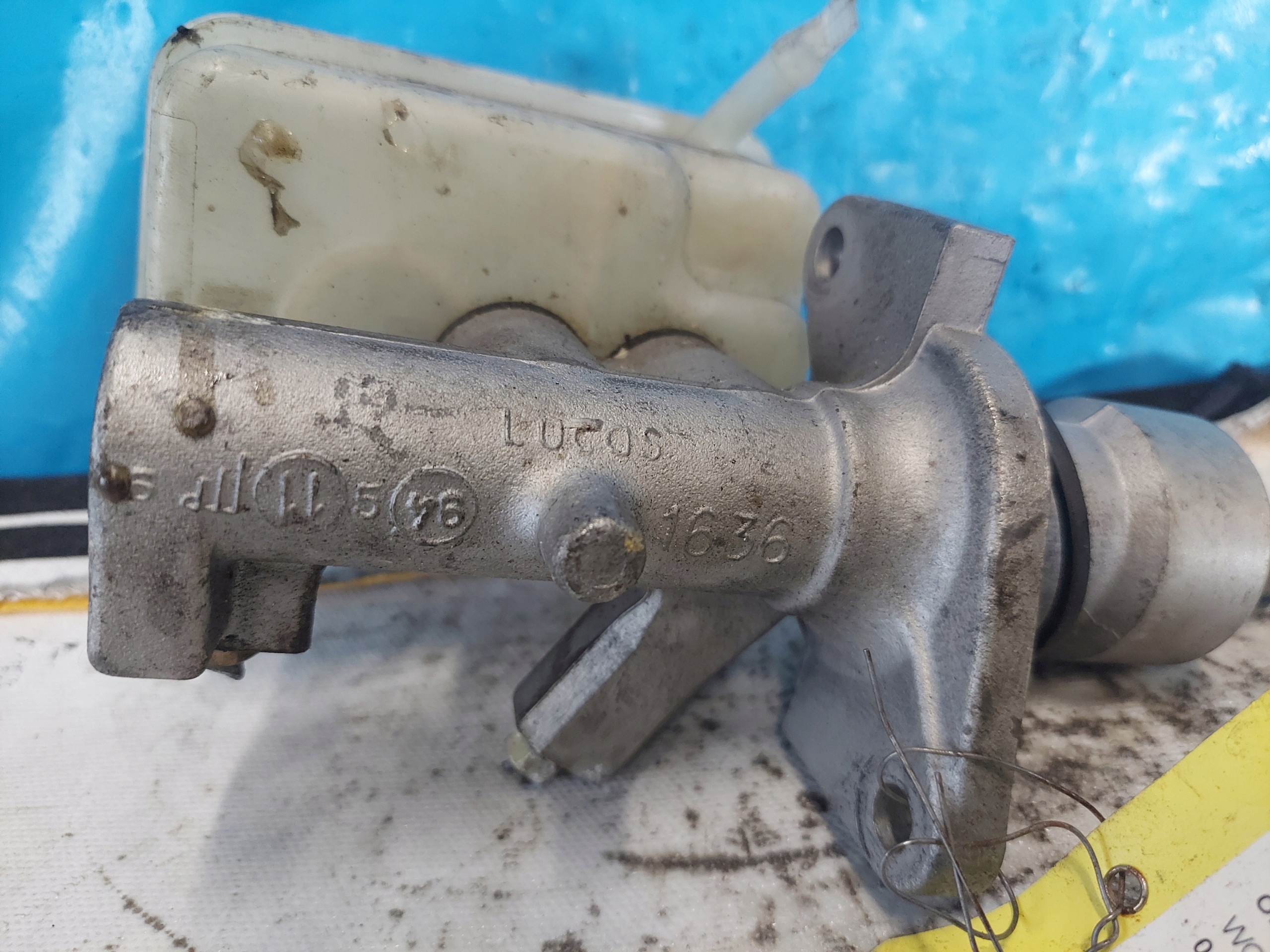 posilovač brzd OMEGA B 2.5 V6 LUCAS 1636