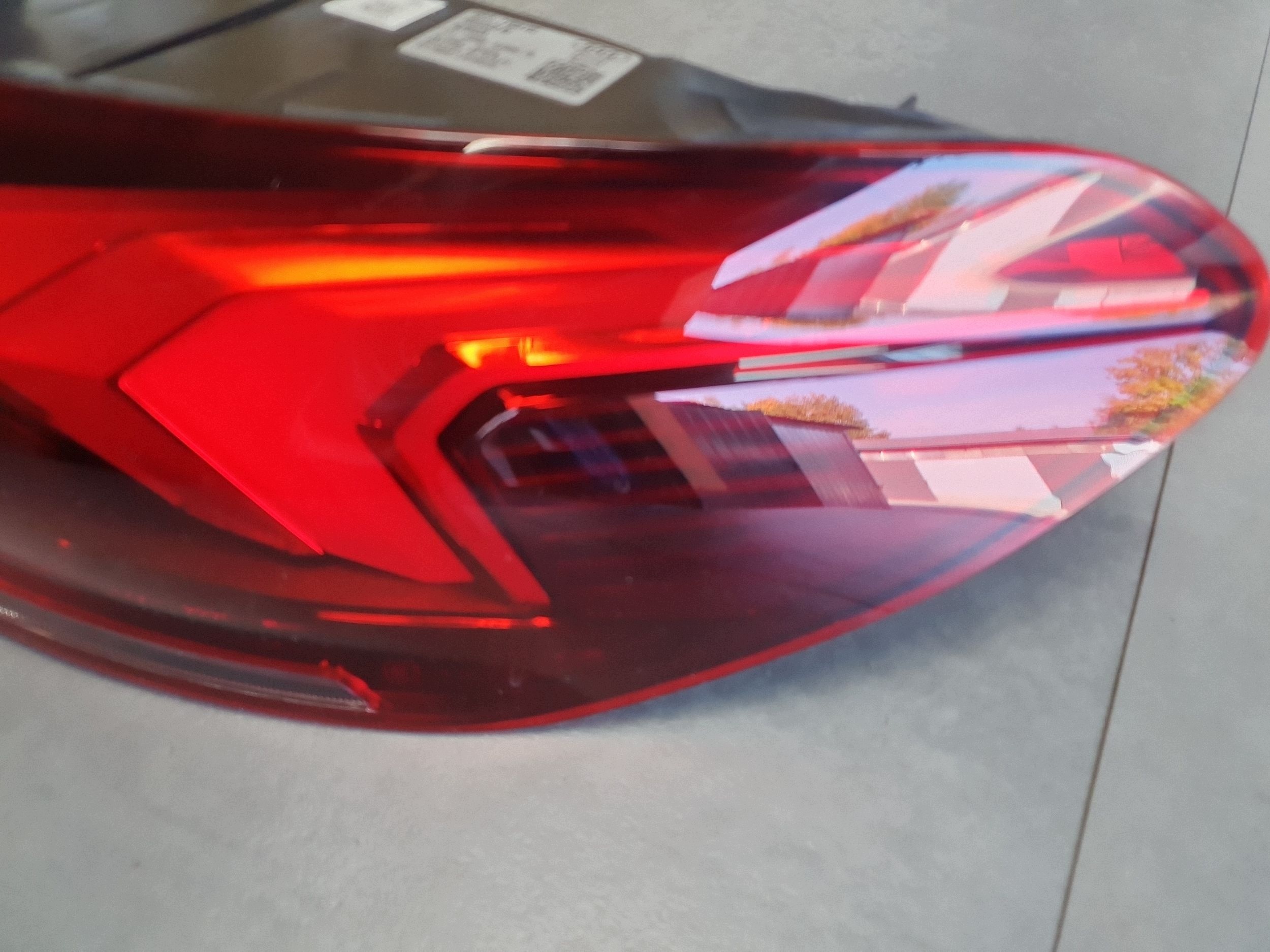 Audi Q6 e-tron feu droit arrière arrière oled 85H945208