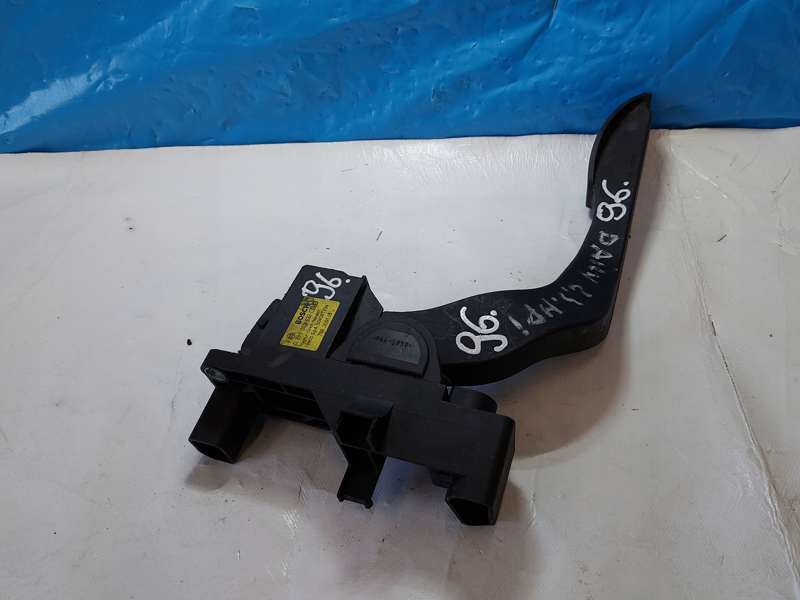 Gaspedal IVECO DAILY 2.3 HPI 0281092632