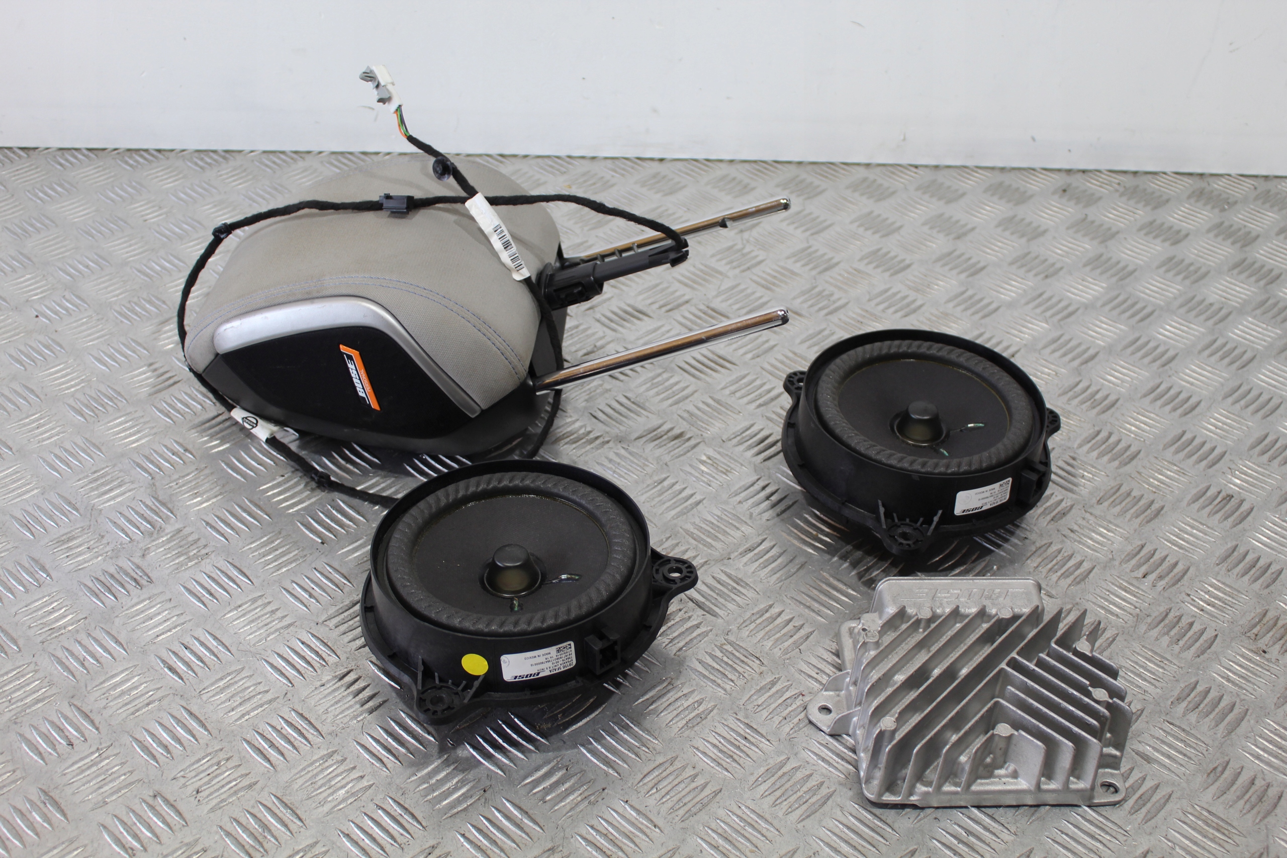 speakers speaker amplifier NISSAN MICRA V 5 K14