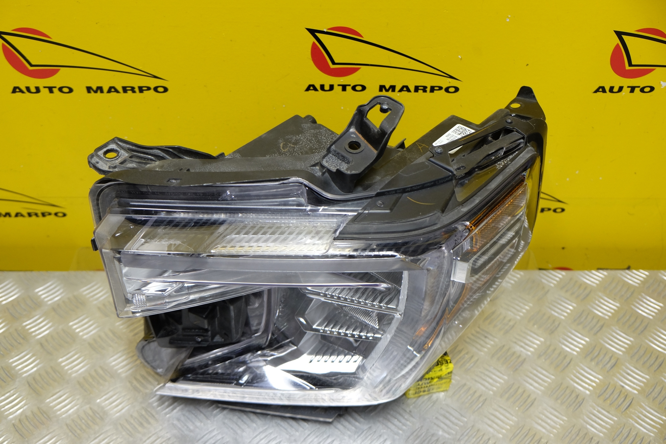 GMC SIERRA 2019 20 REFLEKTOR LAMPA PRZÓD LED L USA Wersja Amerykańska