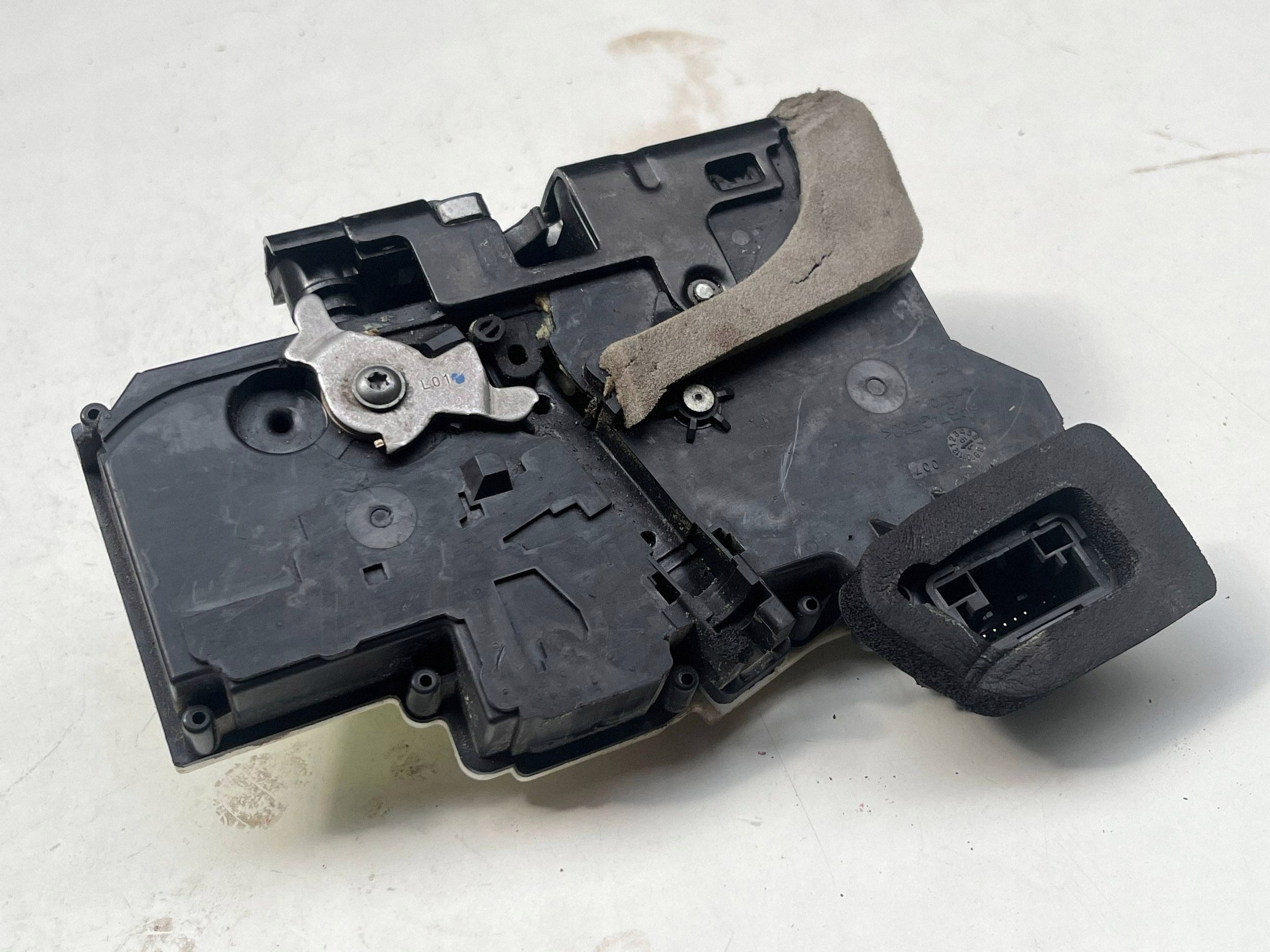 AUDI A6 C8 lock door left rear part 4K0839015P @M