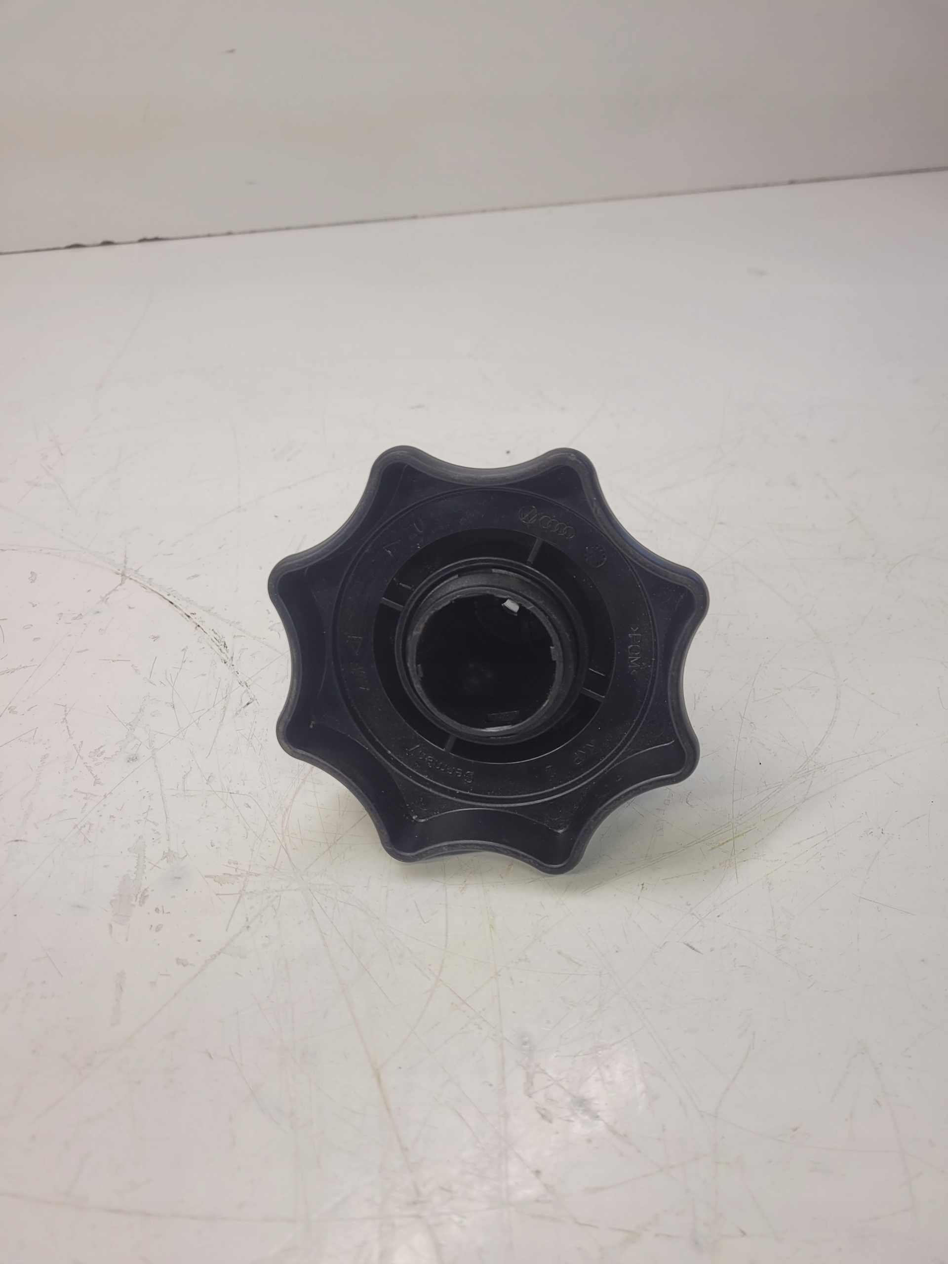 VIS ROUES DE LA ROUE DE SECOURS AUDI Q7 4L 7L8601347