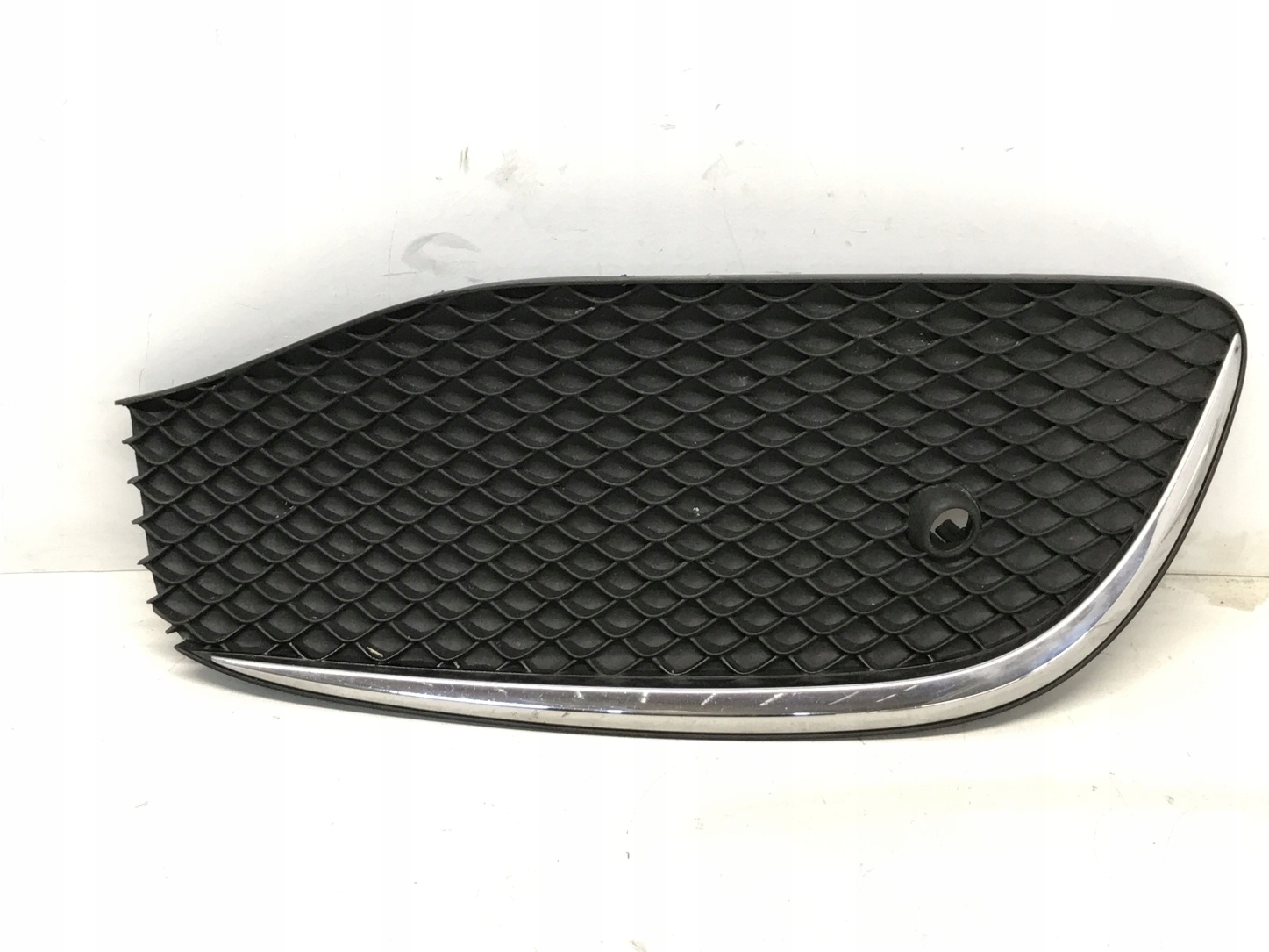 Правая решетка передняя MERCEDES W213 A2138850822