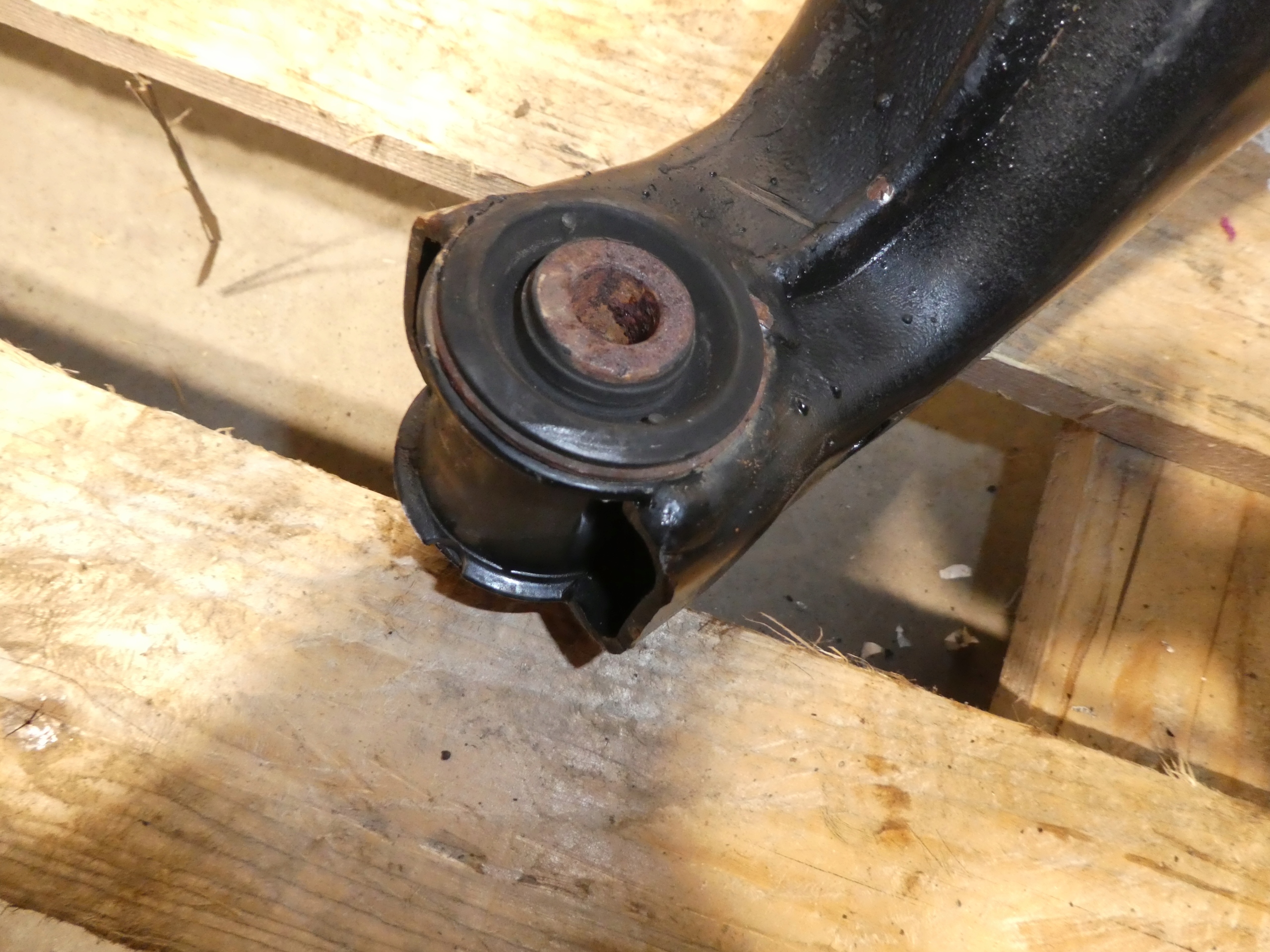arm front DOL left VW AMAROK 2H0