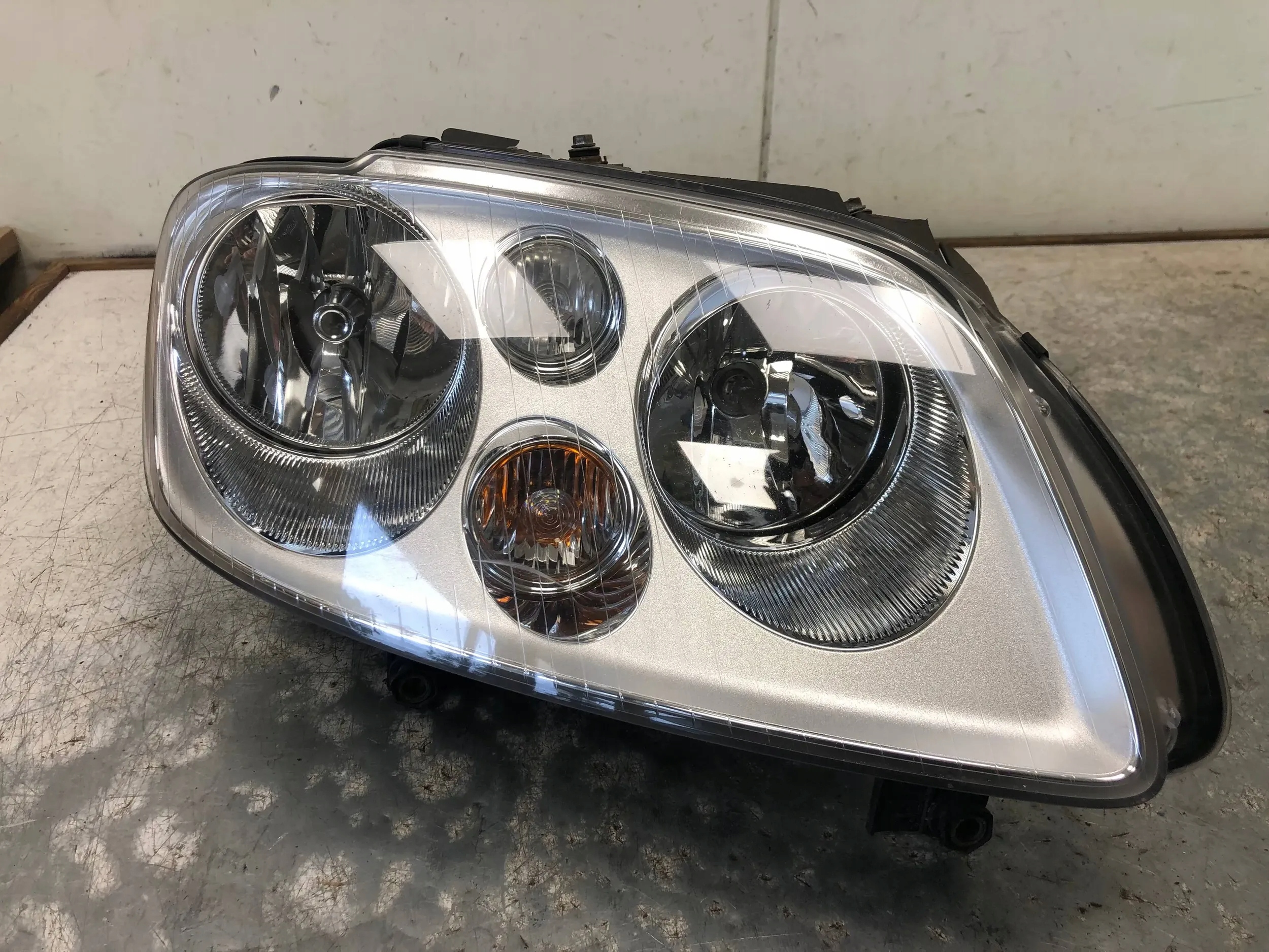 light right front VW TOURAN 1T0941006F