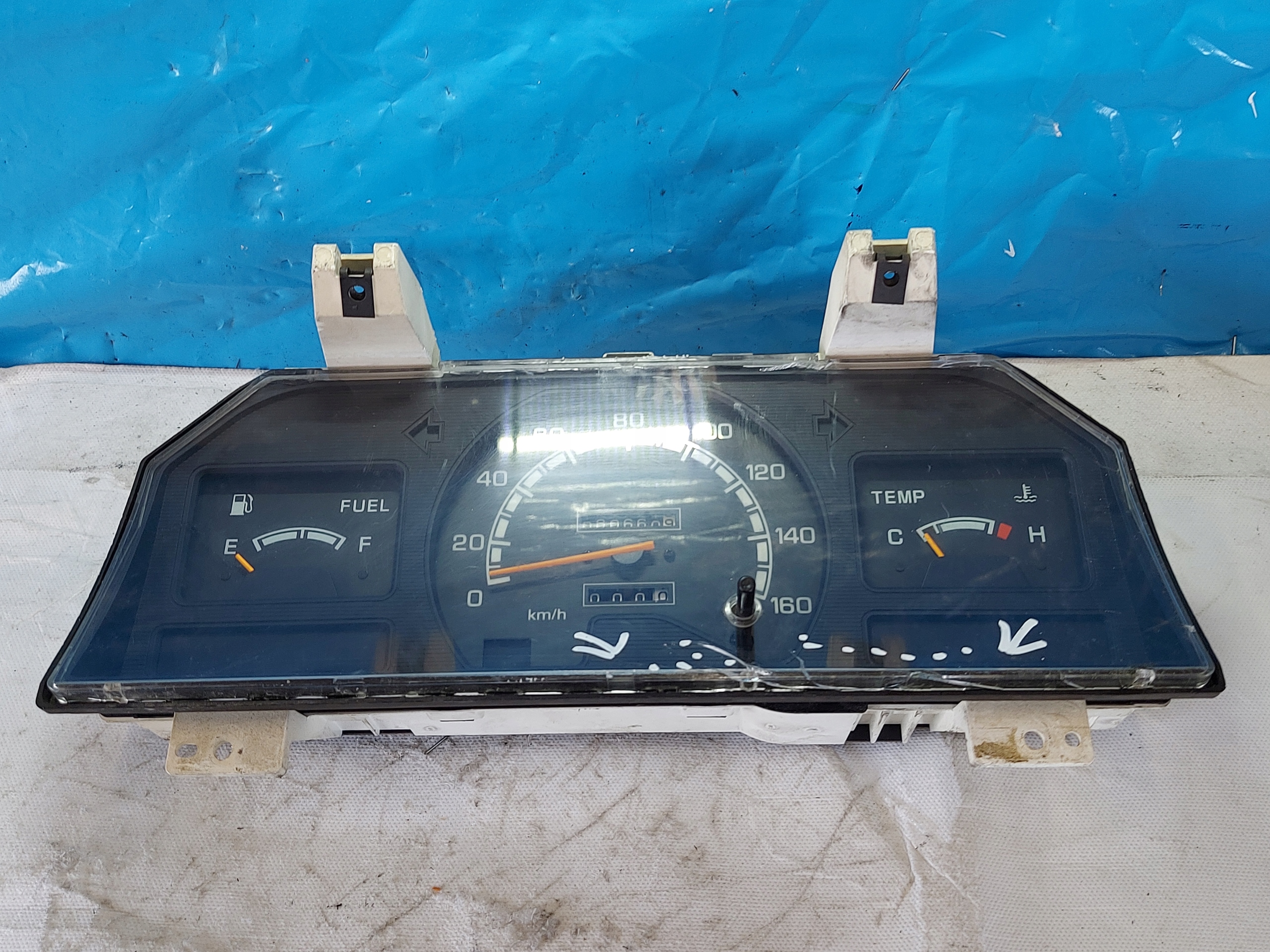 dials clock MITSUBISHI L300 1997 R MR330250
