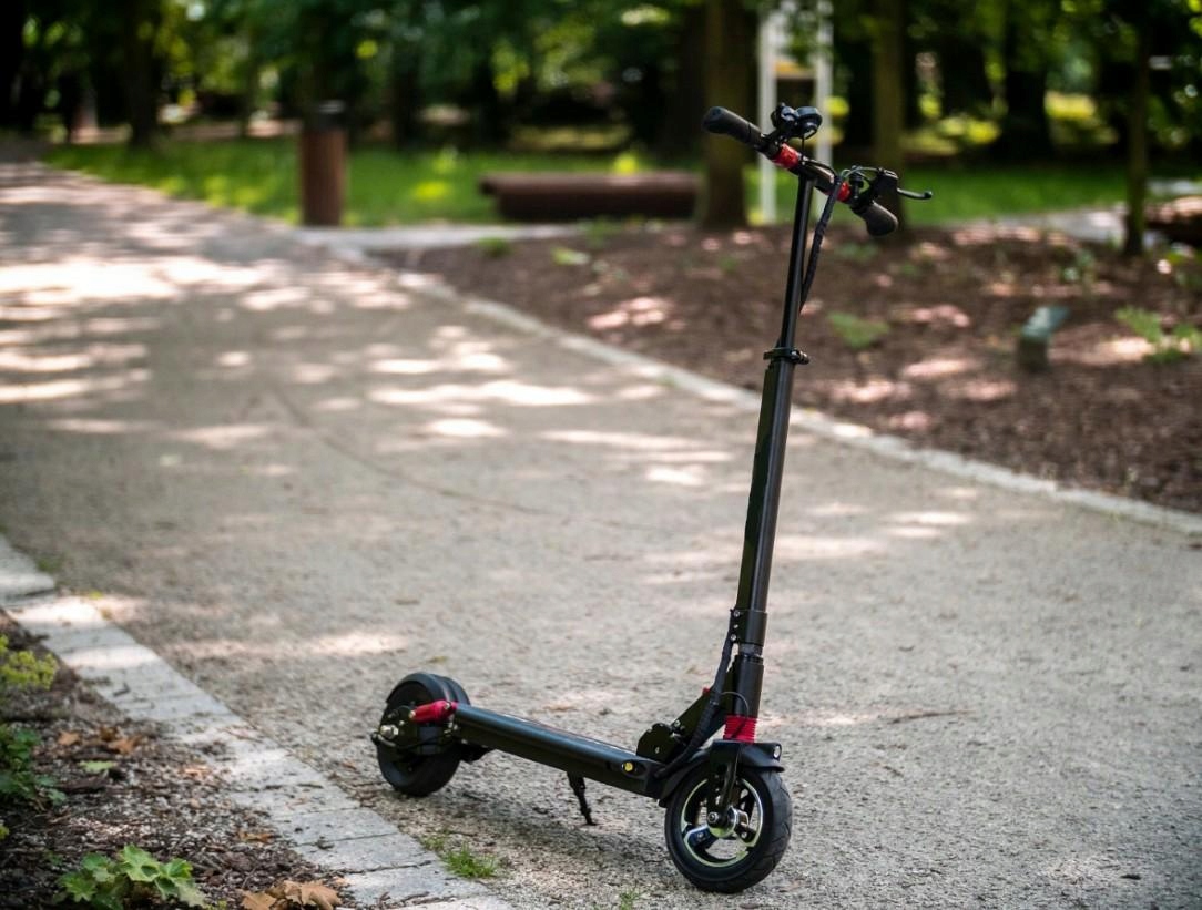 Hulajnoga elektryczna 36V 10,4Ah 350W 20A obciążenie do 120kg koła 8,5`