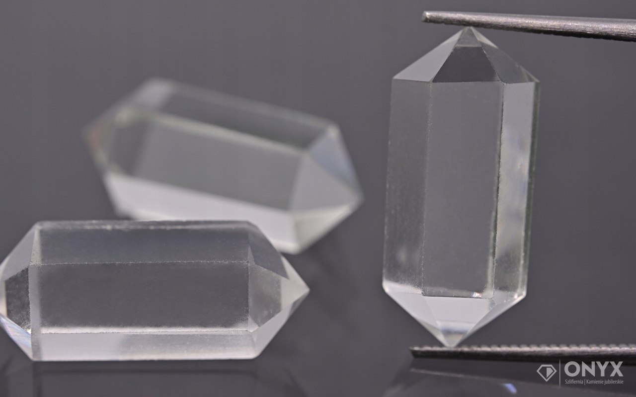 Křišťál horský fazetovaný obelisk 20x8 mm