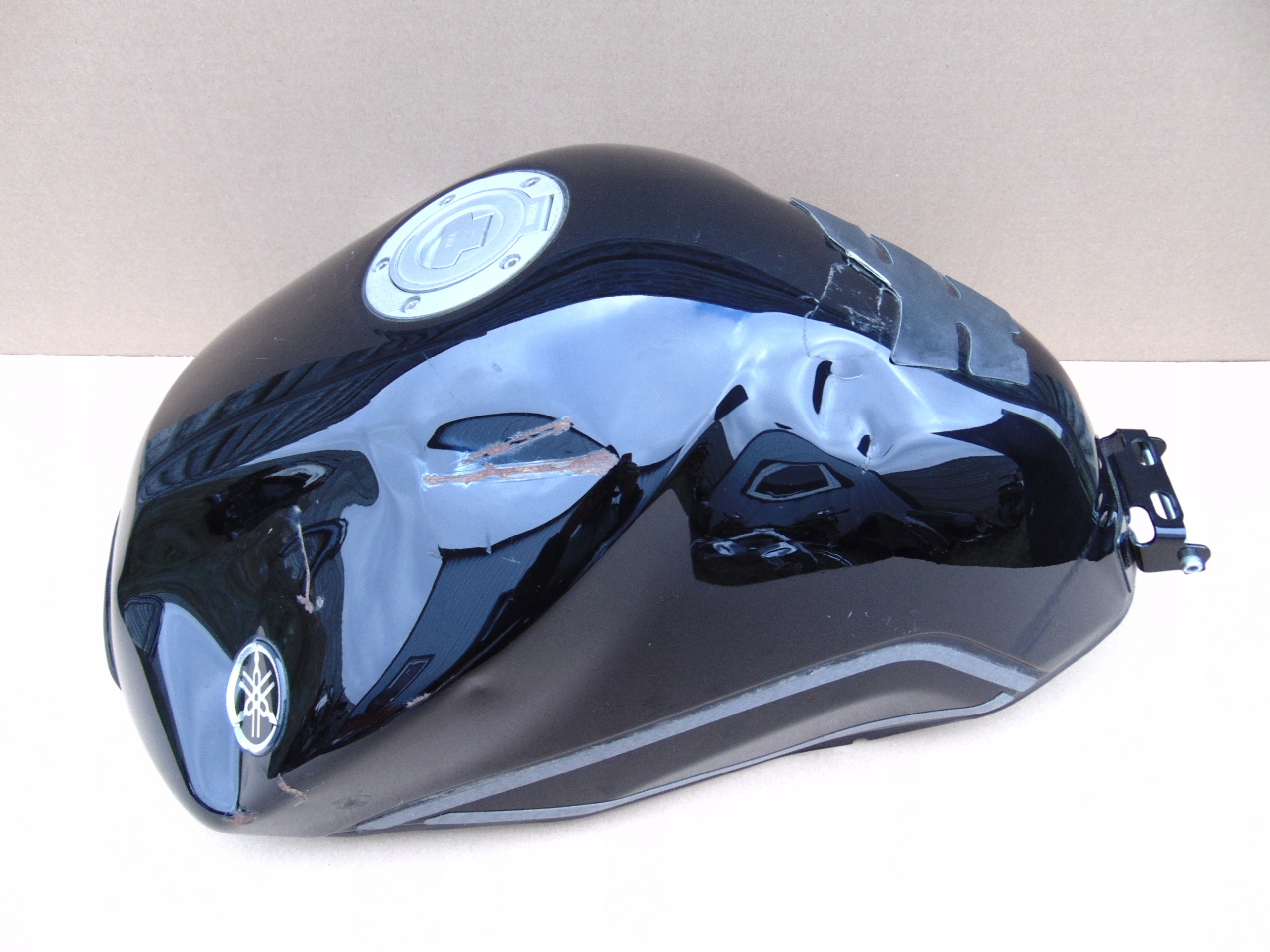 YAMAHA XJ6 ZBIORNIK PALIWA BAK KOREK