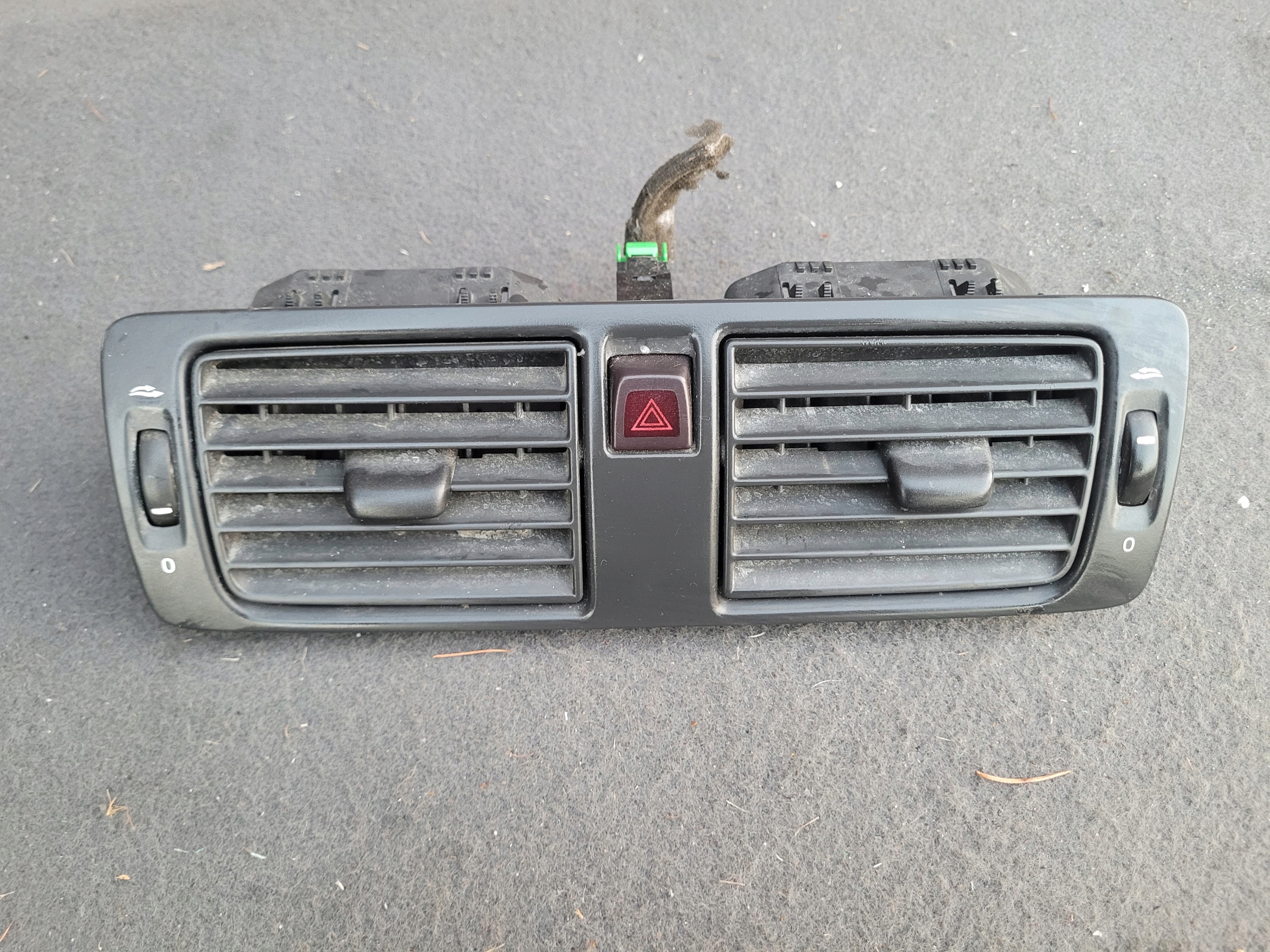 KRATKA NAWIEWU ŚRODKOWA VOLVO V50 S40 II