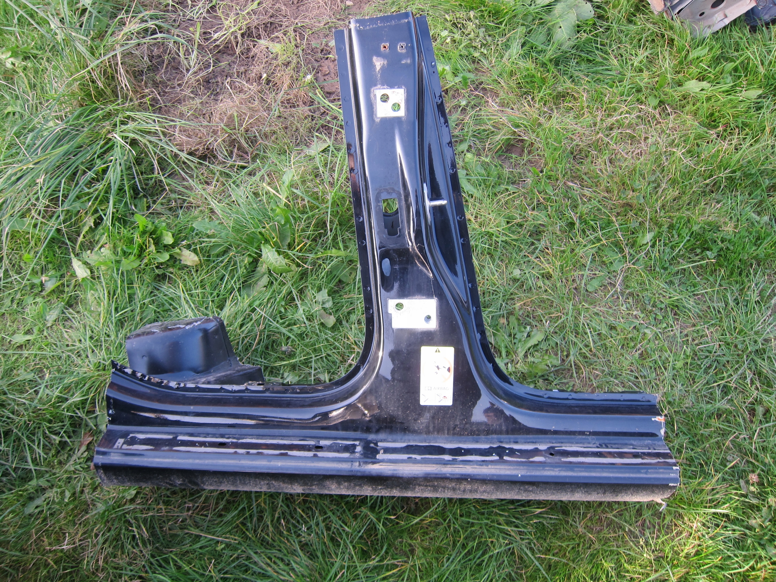 ПОРІГ СТІЙКА ПРАВИЙ AUDI A3pd SPORTBACK Lz9y