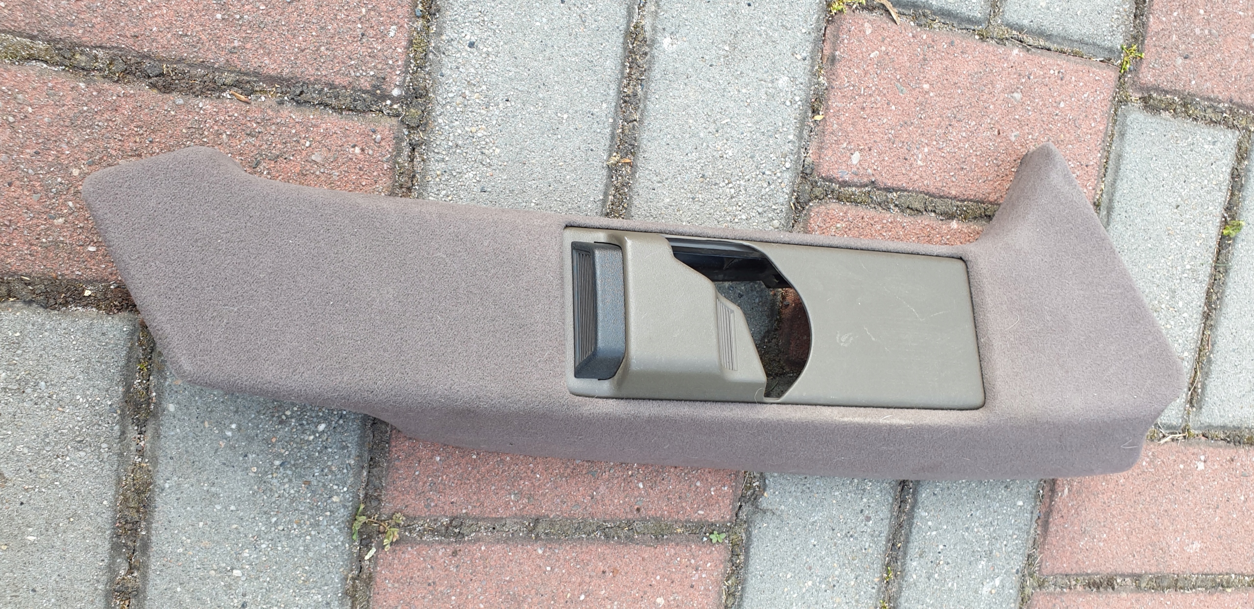 2106920522 - Накладка обшивка стойки левый задний верх MERCEDES W210