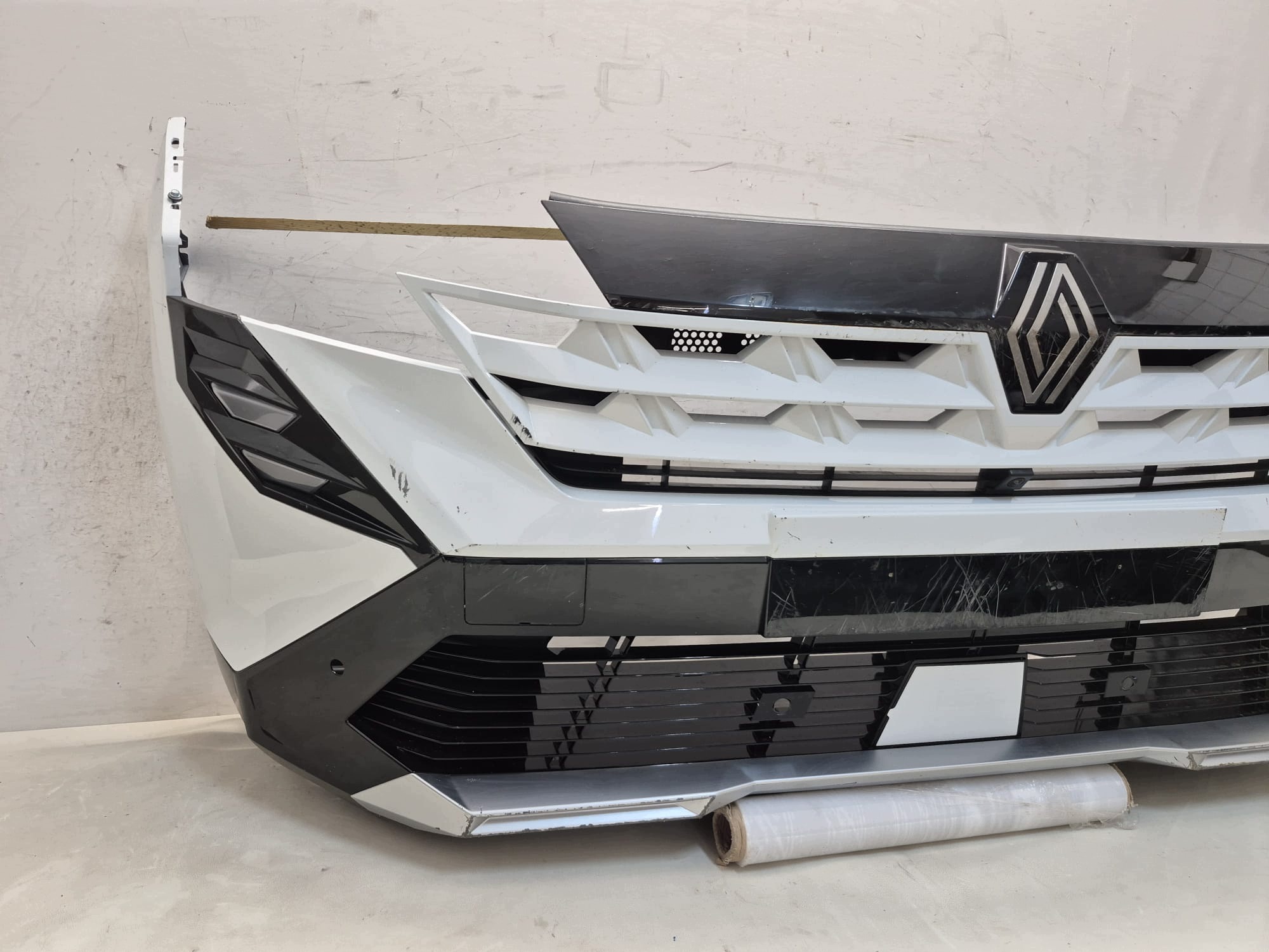 RENAULT BOREAL 25- bumper front front PDC RADAR complete