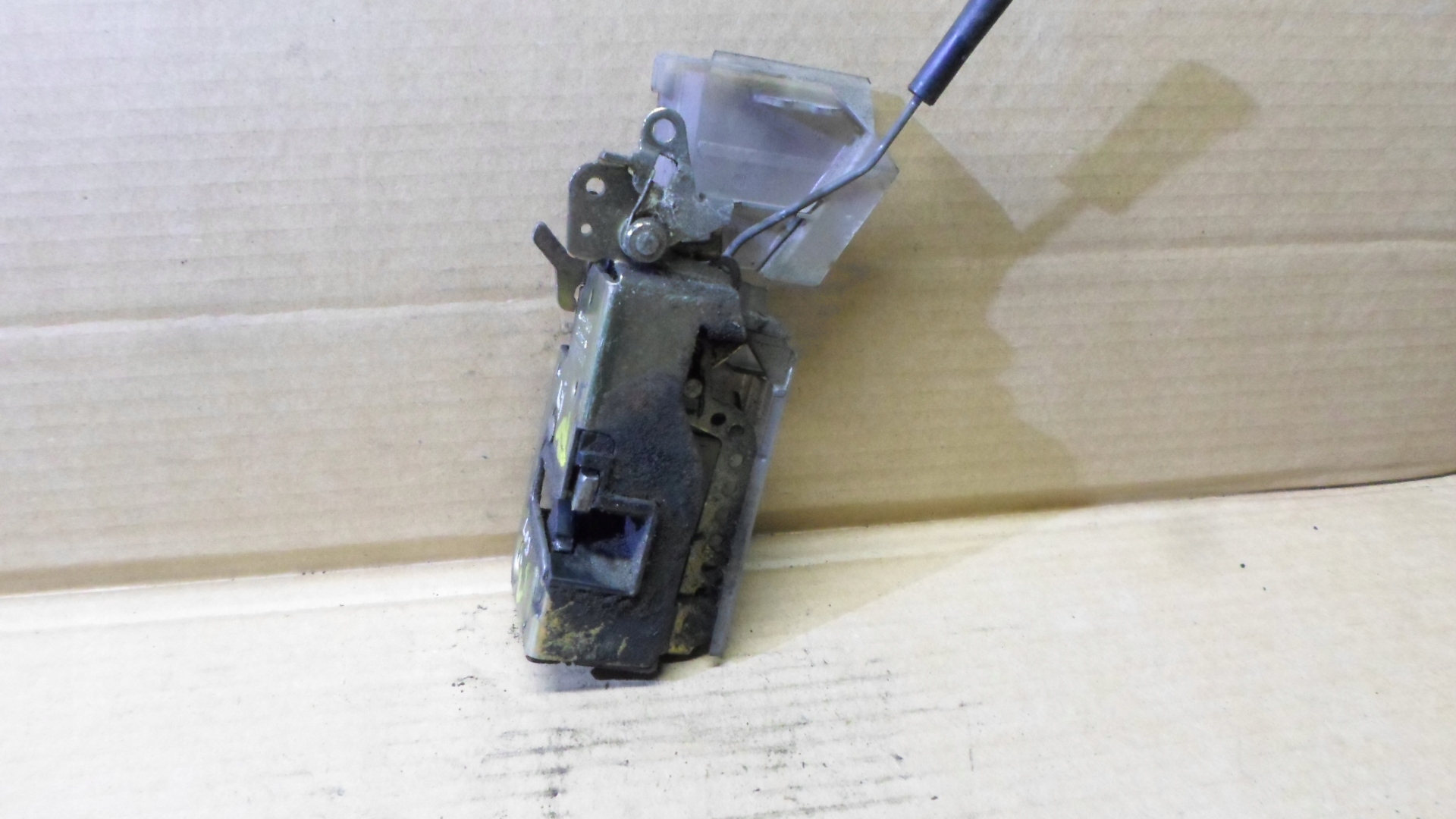 TRANSPORTER T4 ZAMEK DRZWI LEWY PRZÓD 701837015 Producent części Volkswagen OE