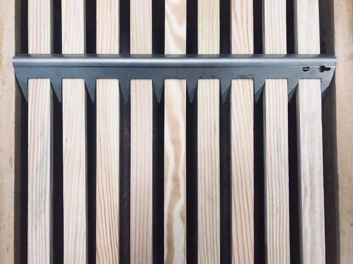 

Grzebień do ustawiania 9 ramek w ulu 10 ramkowym