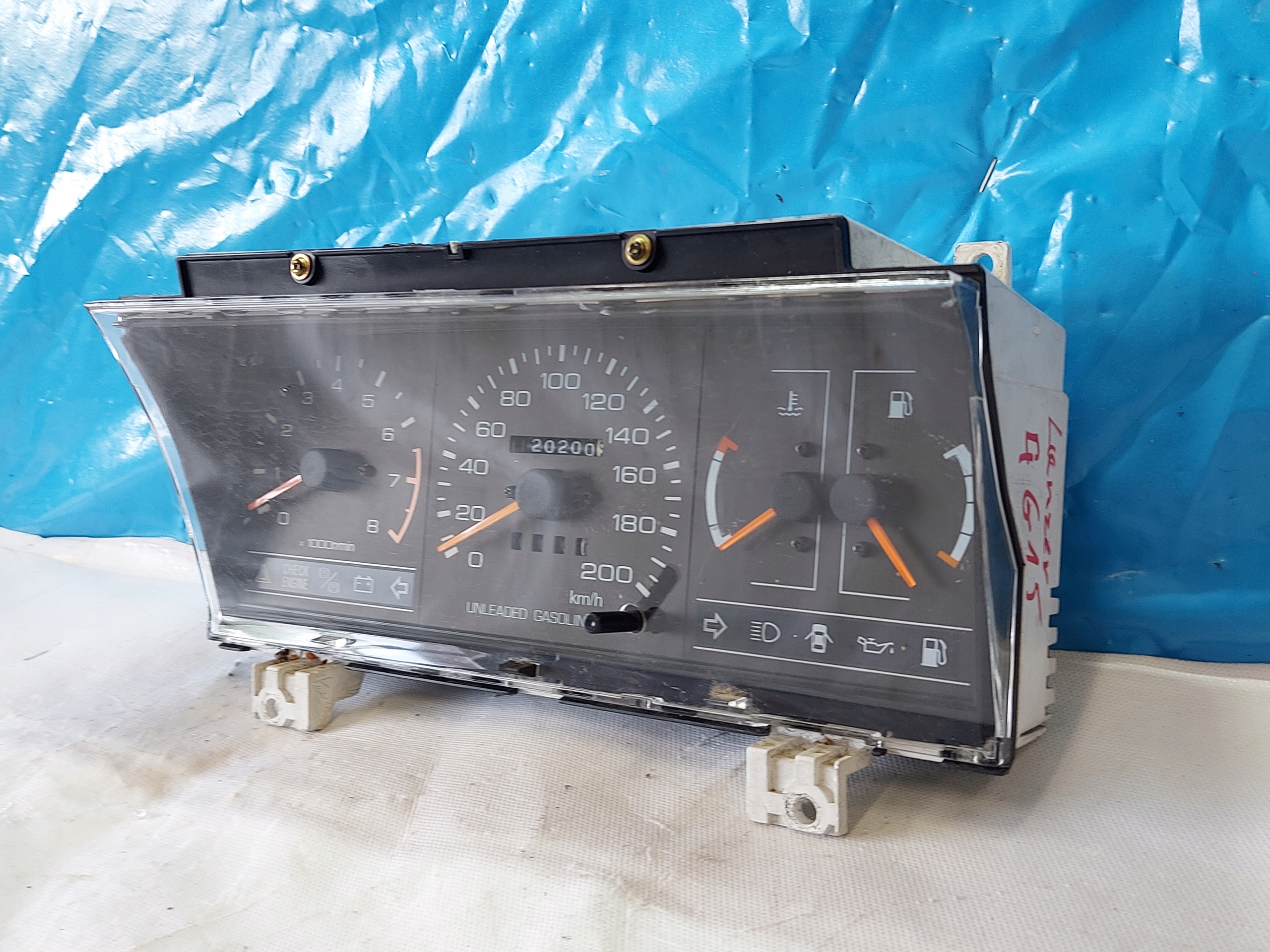 dials clock MITSUBISHI LANCER 1990r MB680660
