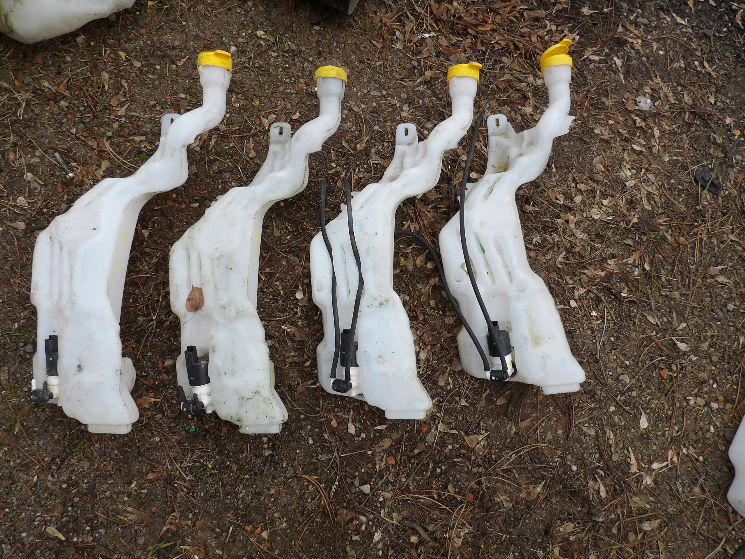 ZBIORNICZEK SPRYSKIWACZY RENAULT MEGANE 4 IV